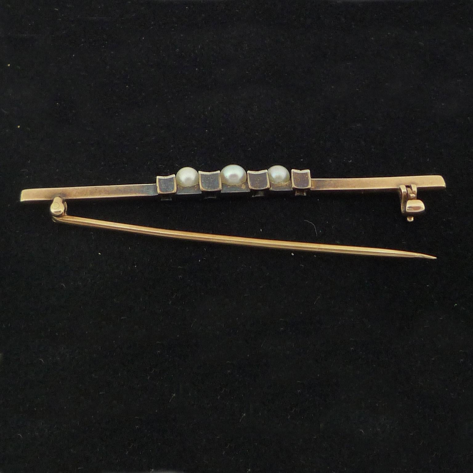 Women's Pin with Diamonds and Pearls For Sale