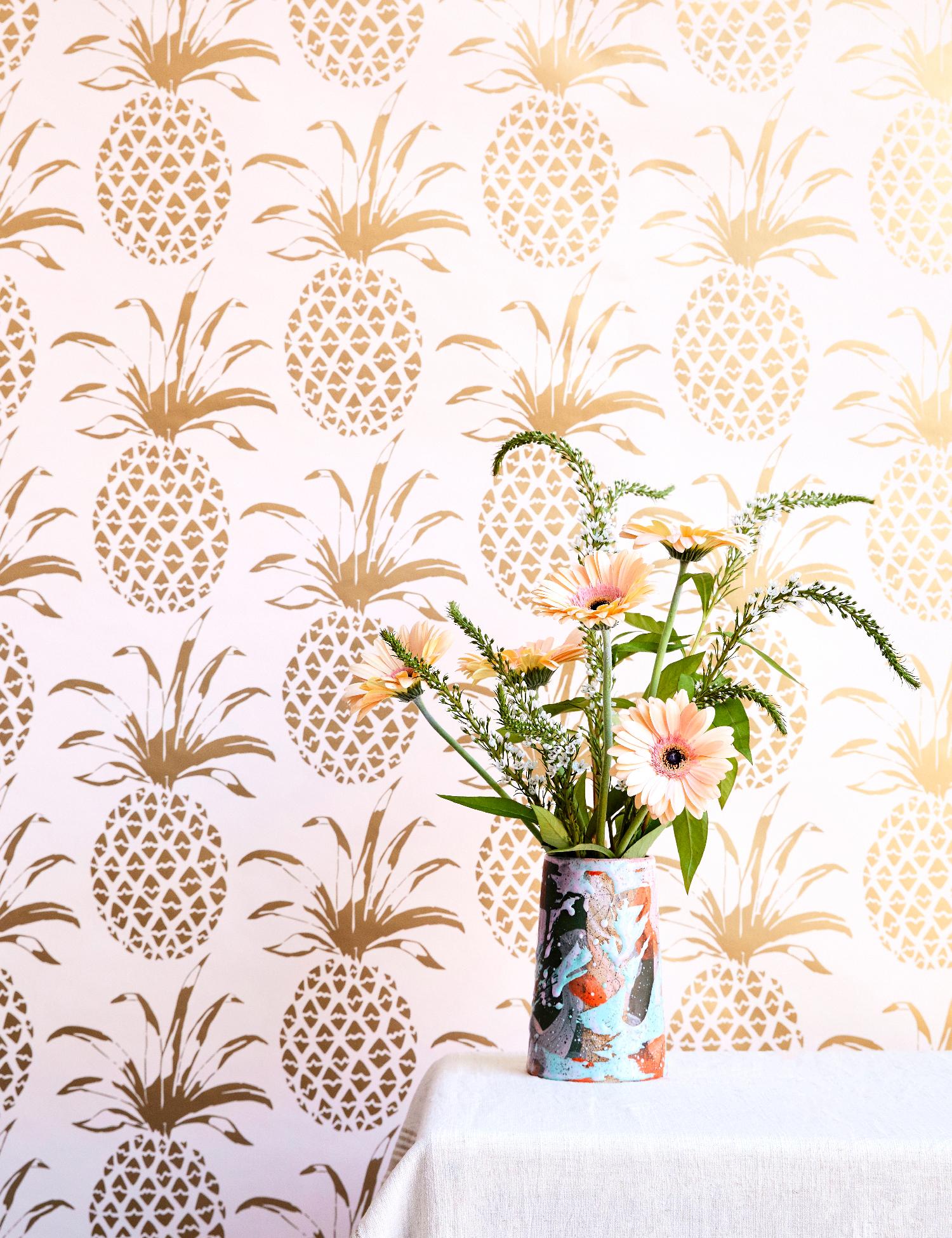 There's no better way to say welcome than with our pineapple wallpaper!
 
Samples are available for $18 including US shipping, please message us to purchase.  

Printing: Screen-printed by hand.
Material: FSC-certified paper. 
Trimming: This product