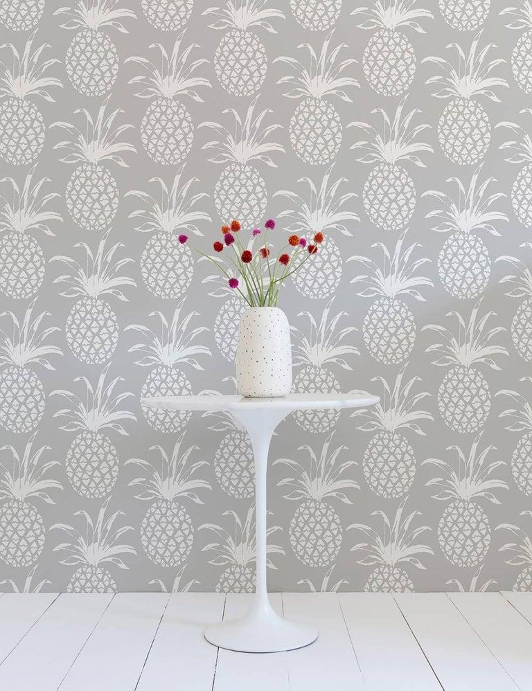 Piña Sola Designer Wallpaper in Heather 'White and Grey' In New Condition For Sale In Brooklyn, NY