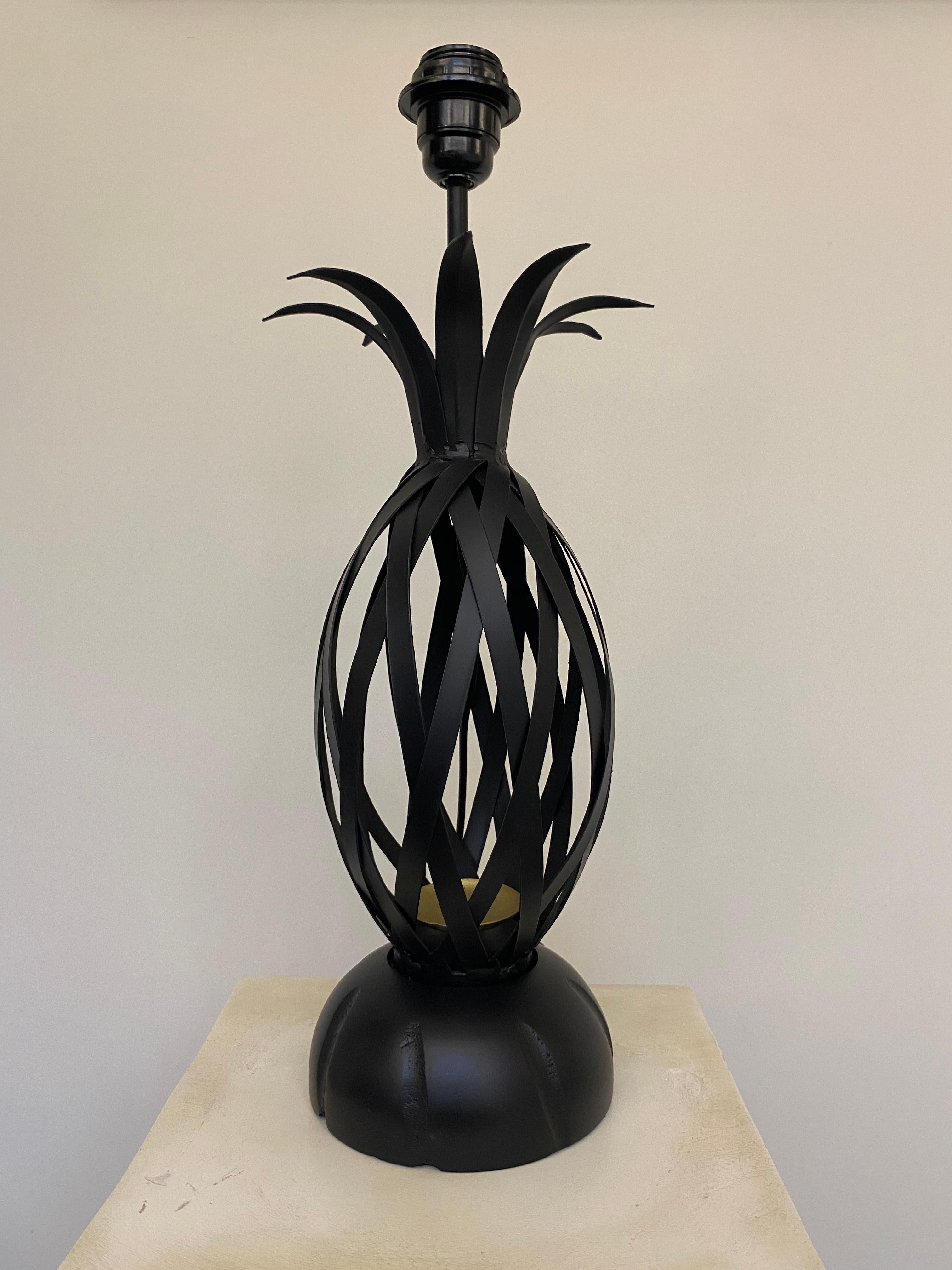 Metal Pinapple table lamp For Sale