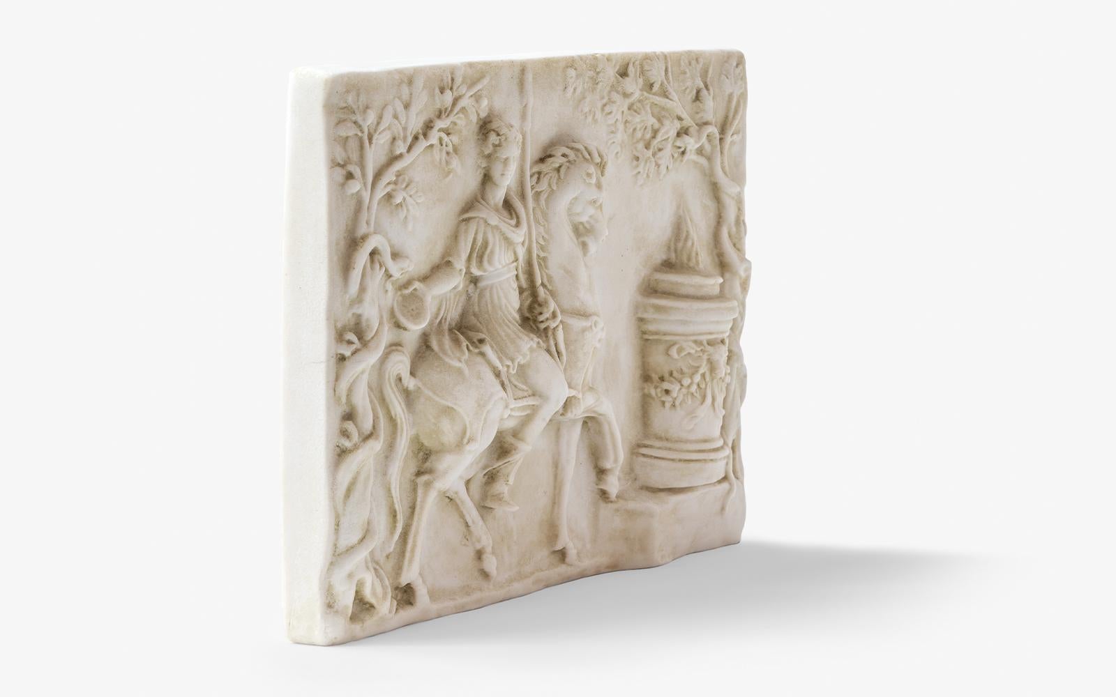 Pinax-Relief „Ephesus-Museum“ aus komprimiertem Marmor pulverbeschichtet (Klassisch-griechisch) im Angebot