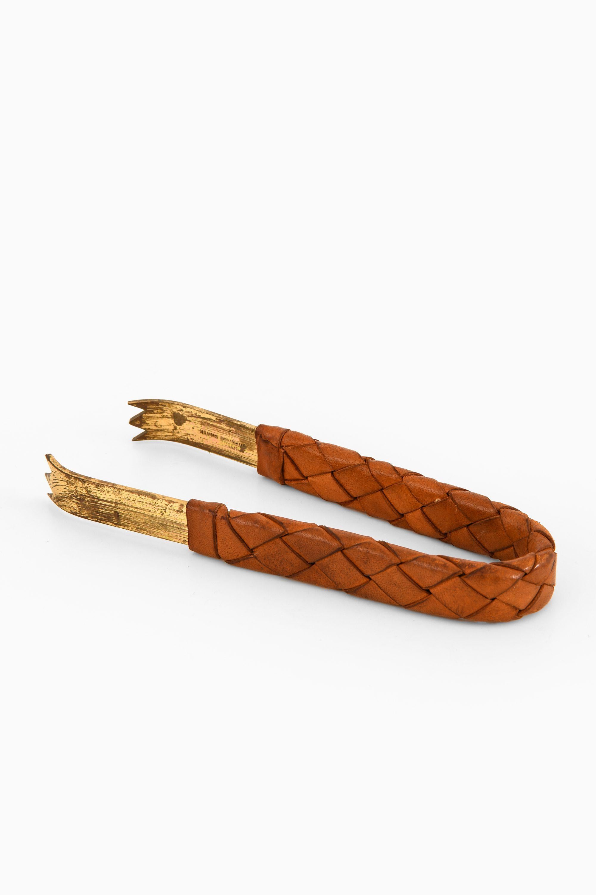 Pincer in Brass and Braided Leather by Carl Auböck, 1950's

Additional Information:
Material: Brass and braided leather
Style: Mid century, Europe
Produced by Carl Auböck workshop in Austria
Retailed at Illums Bolighus in Denmark
Dimensions (W x D x