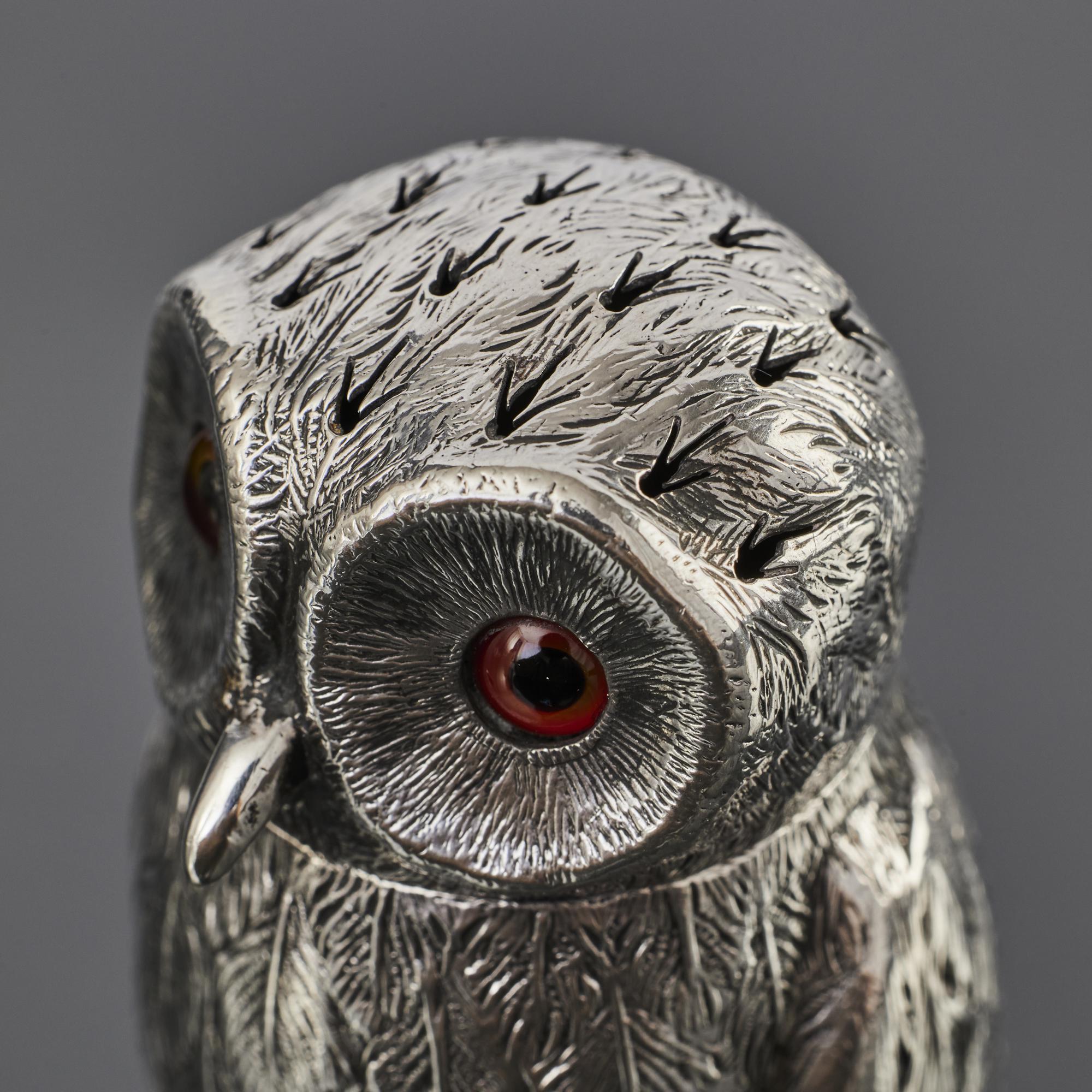 Large Victorian silver owl pepper In Good Condition For Sale In London, GB