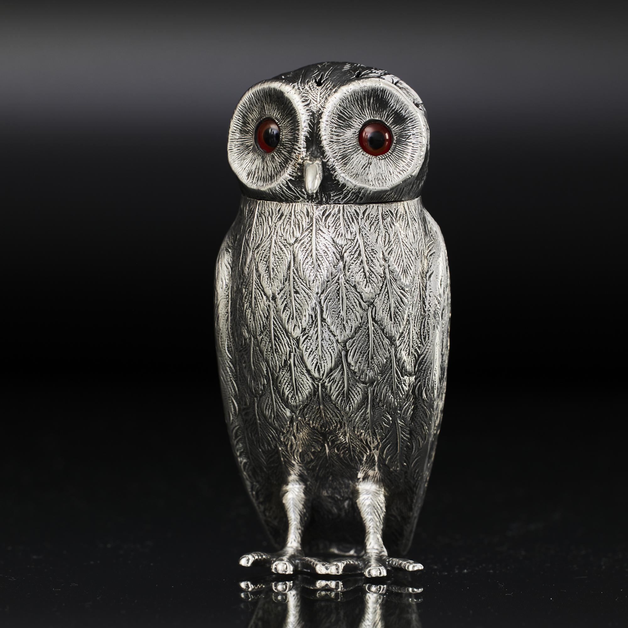 Sterling Silver Large Victorian silver owl pepper For Sale