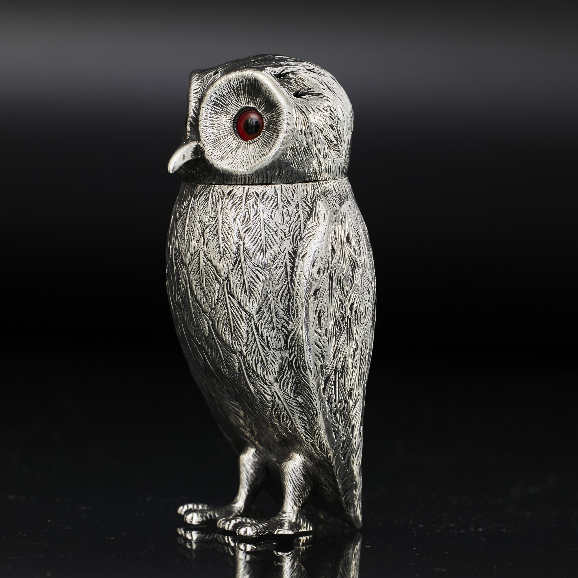 Large Victorian silver owl pepper For Sale 1