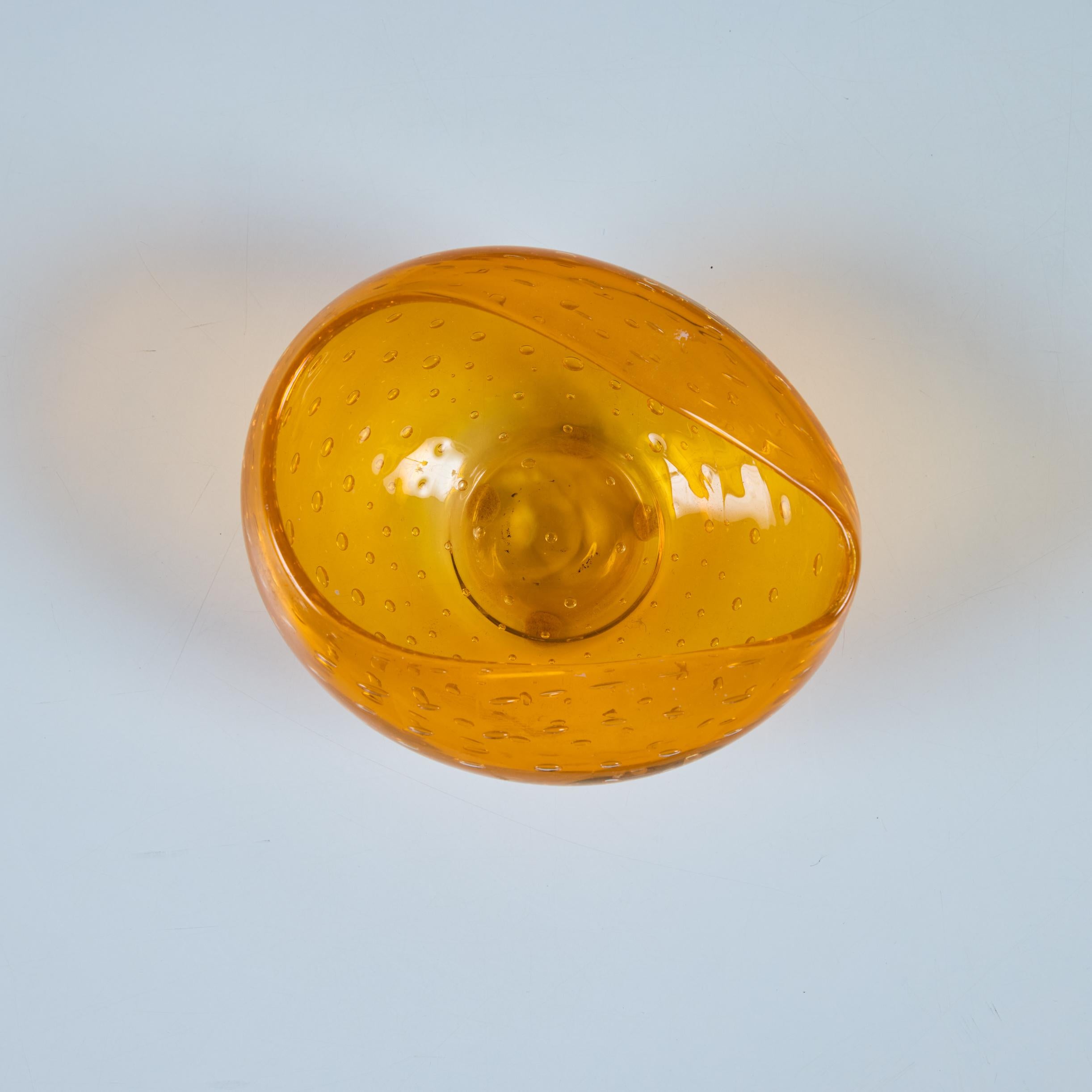 Bol en verre bullé orange pincé en vente 4