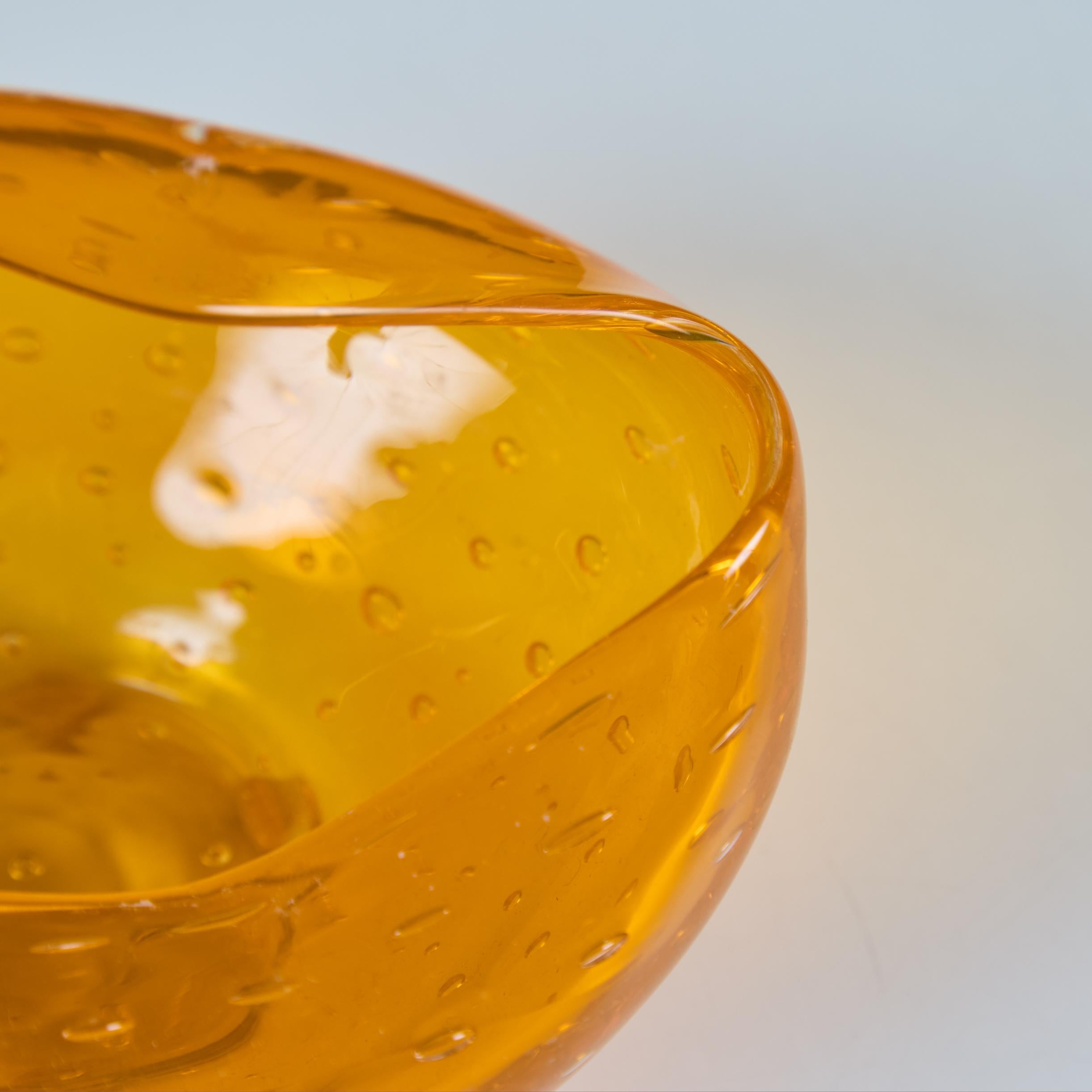 Bol en verre bullé orange pincé en vente 5