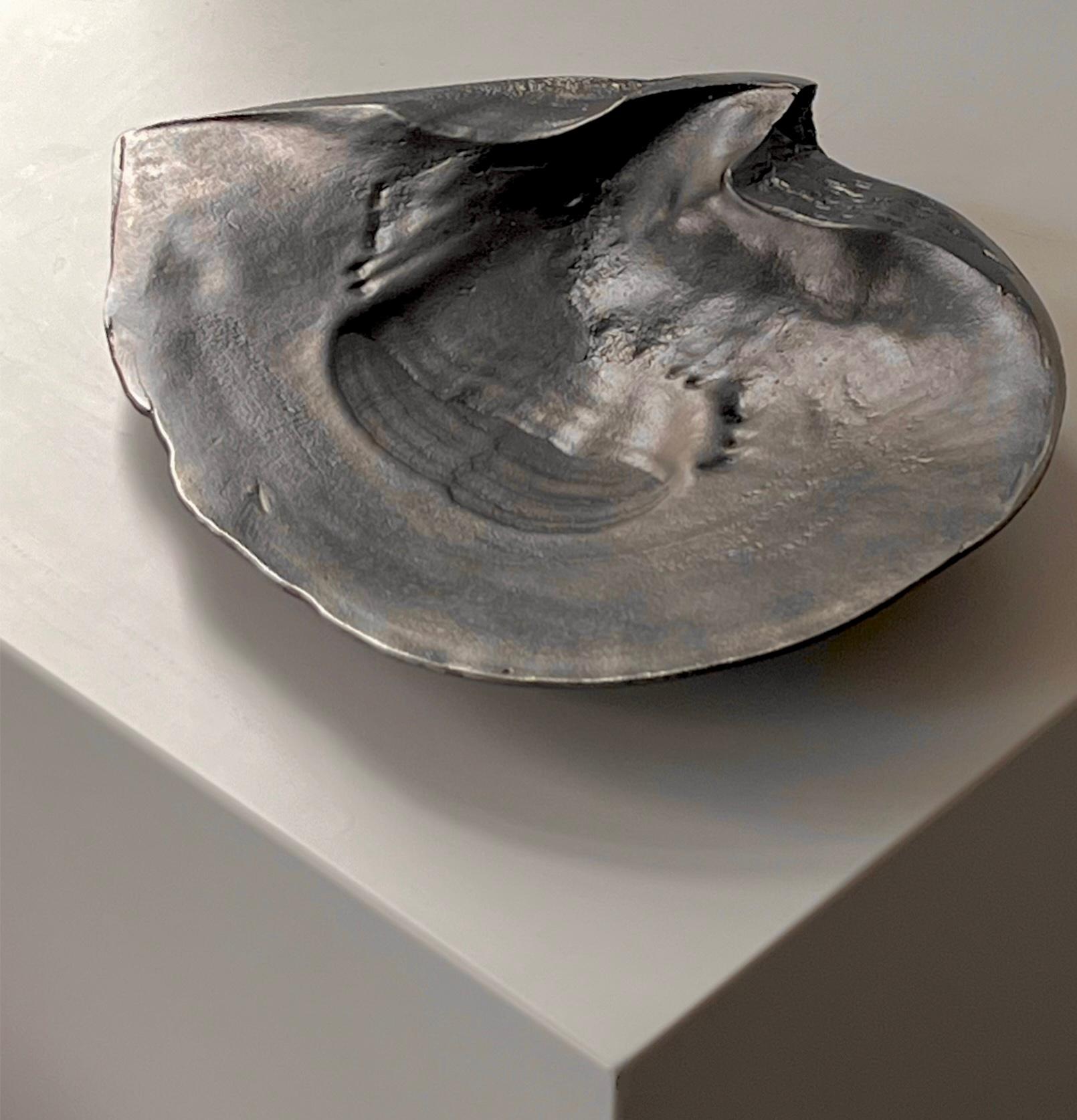 Fatto a mano Pinctada Oyster Shell Sculpture in vendita