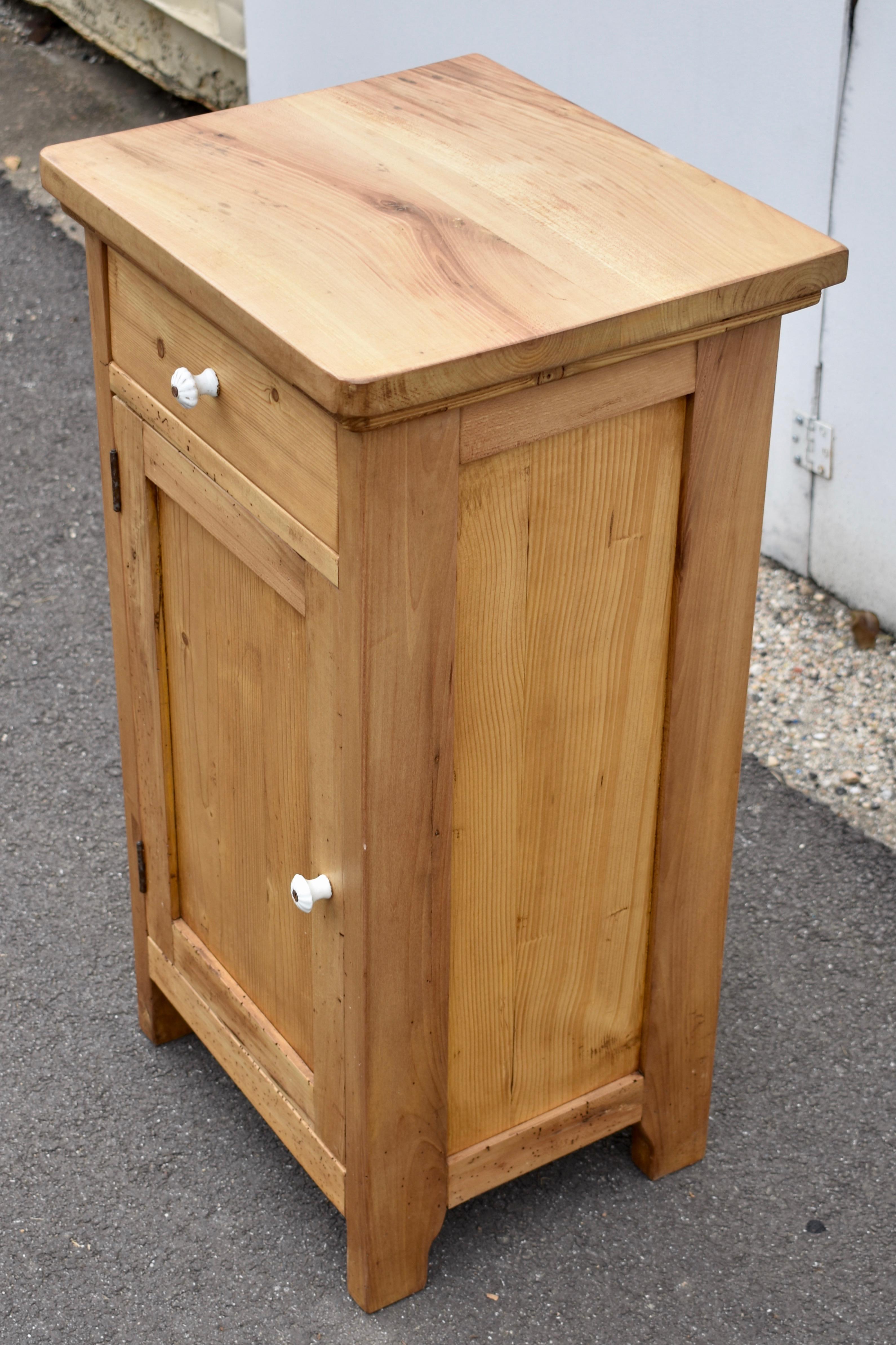 Pine and Beech Nightstand with One Door and One Drawer In Good Condition For Sale In Baltimore, MD