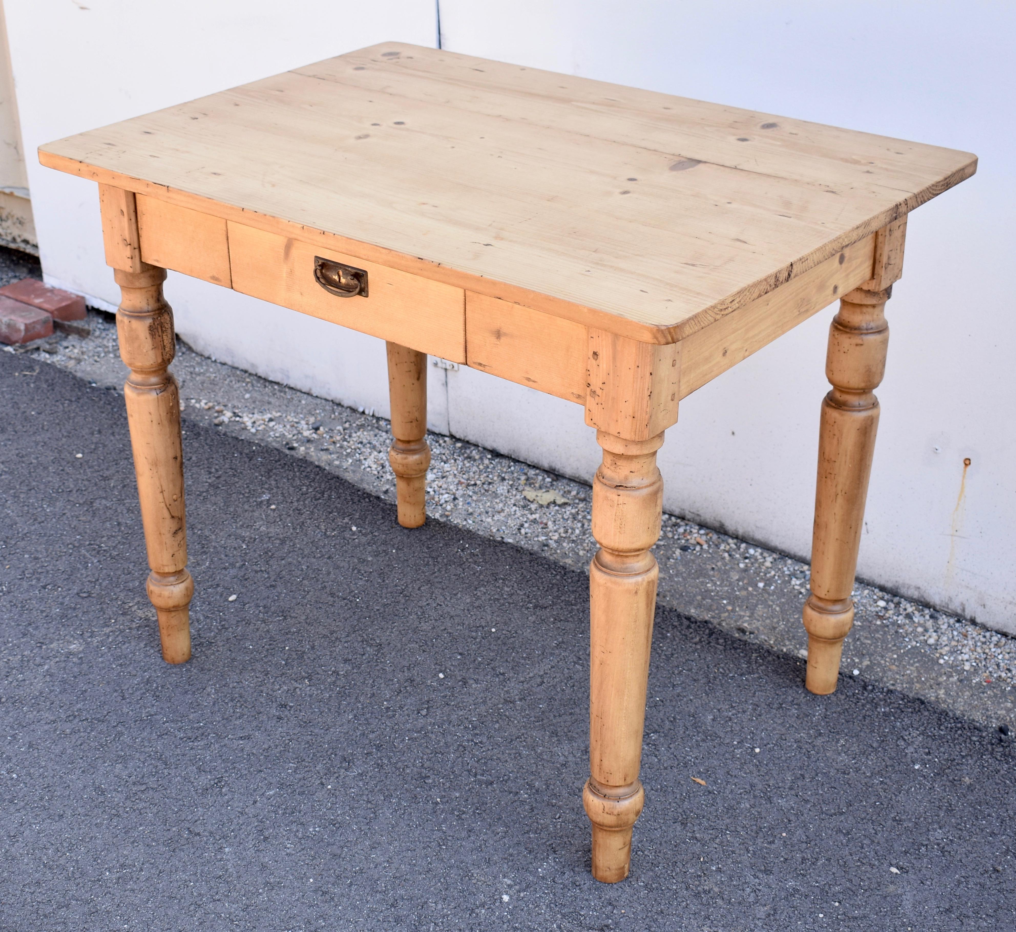 Pine and Beech Turned Leg Writing Table In Good Condition For Sale In Baltimore, MD