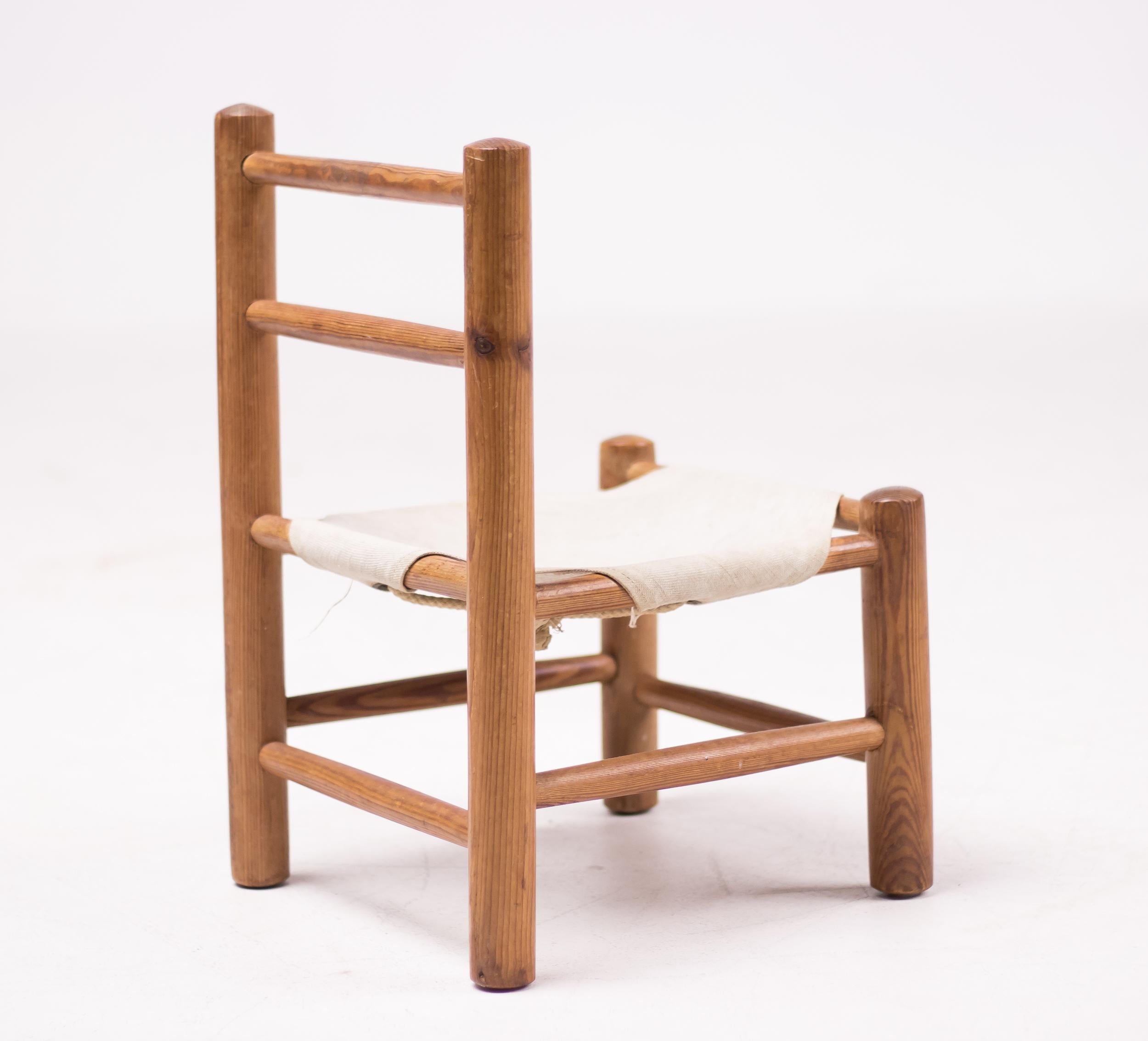 French child's chair in pine and canvas in the style of Charlotte Perriand and Pierre Chapo.
