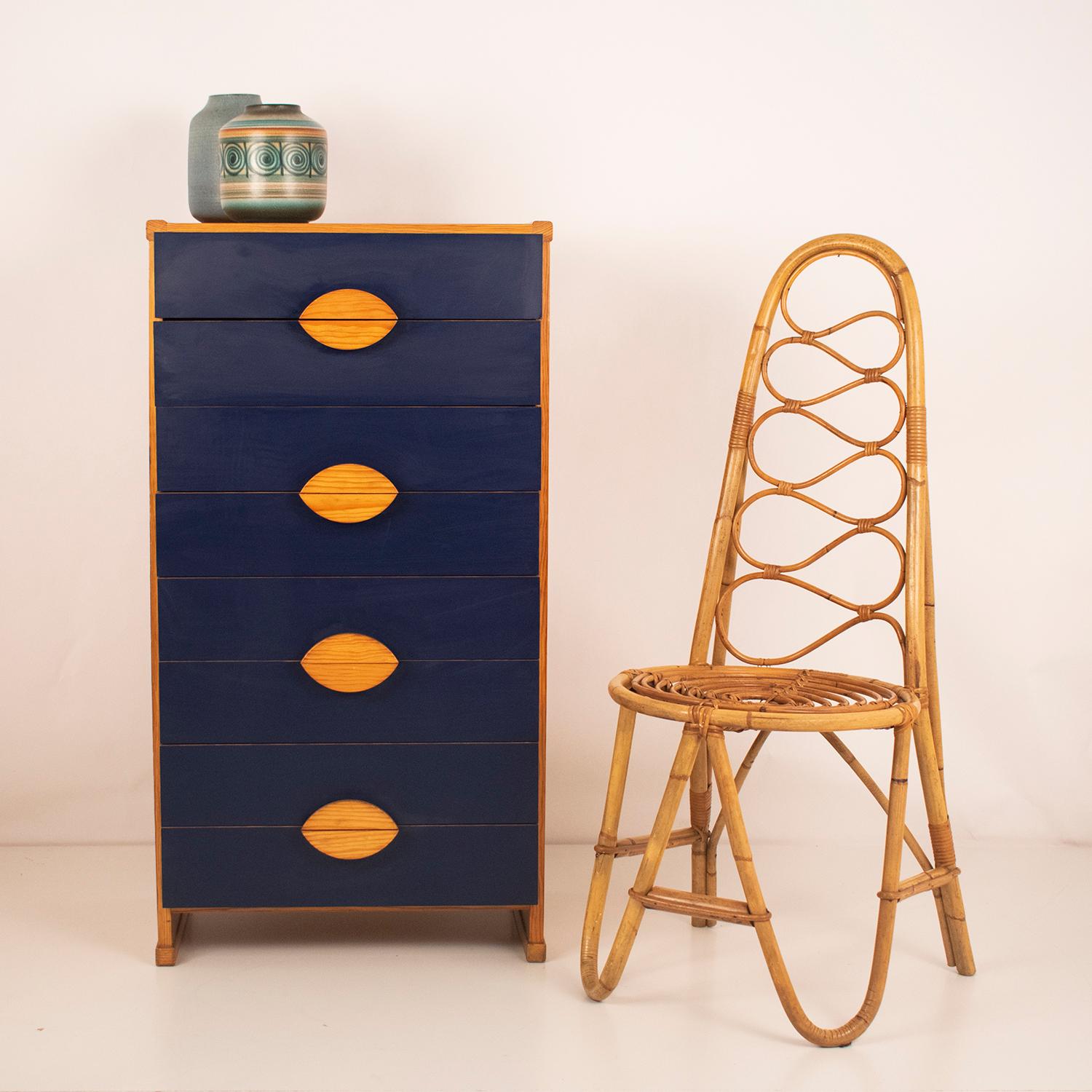Pine and dark blue formica chest of drawers dresser chiffonier, Spain, 1970's.
In pine, 8 drawers with a dark blue Formica front and pine handle.
 