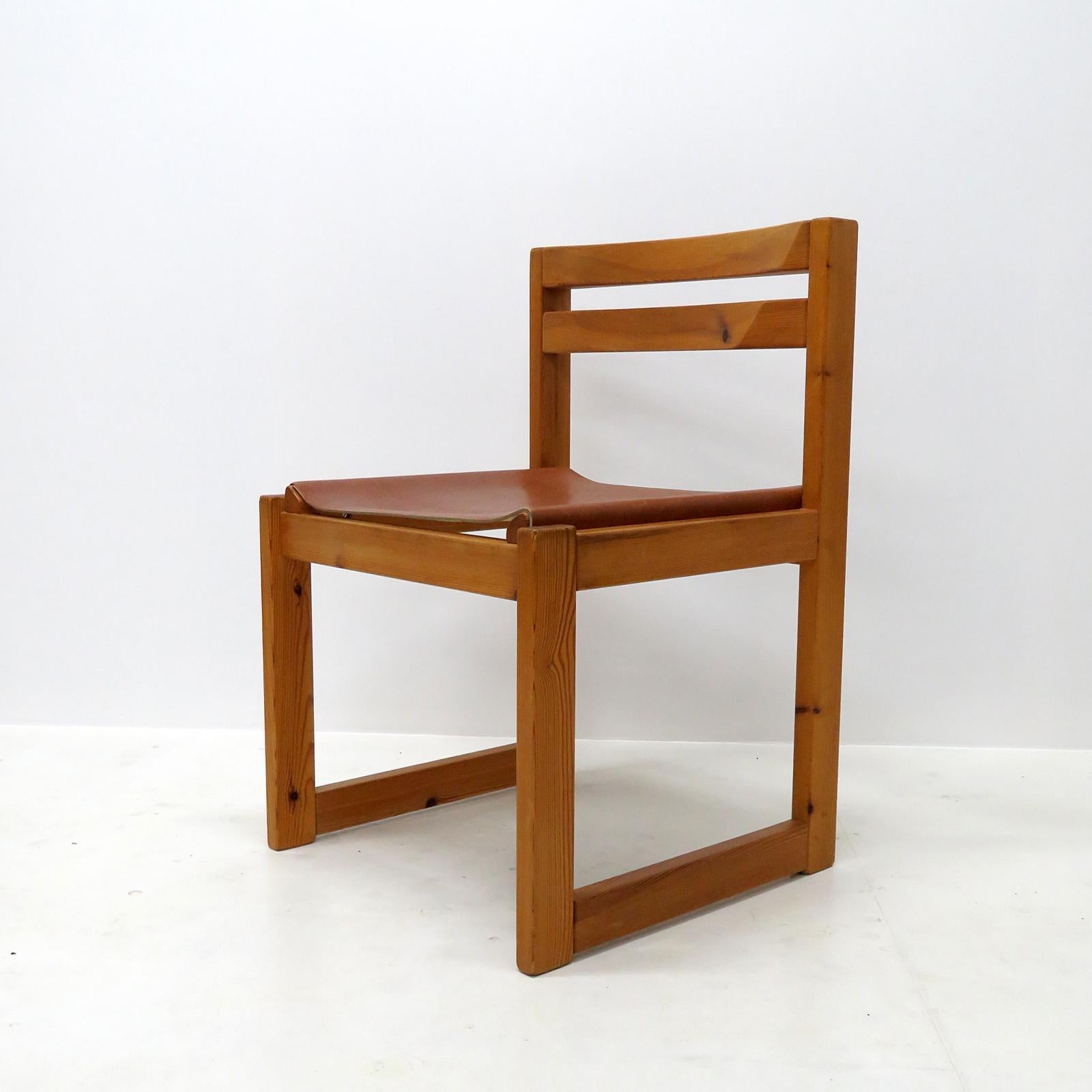 Sillas de comedor de pino y cuero de Knud Færch para Sorø Stolefabrik, 1970 Escandinavo moderno en venta