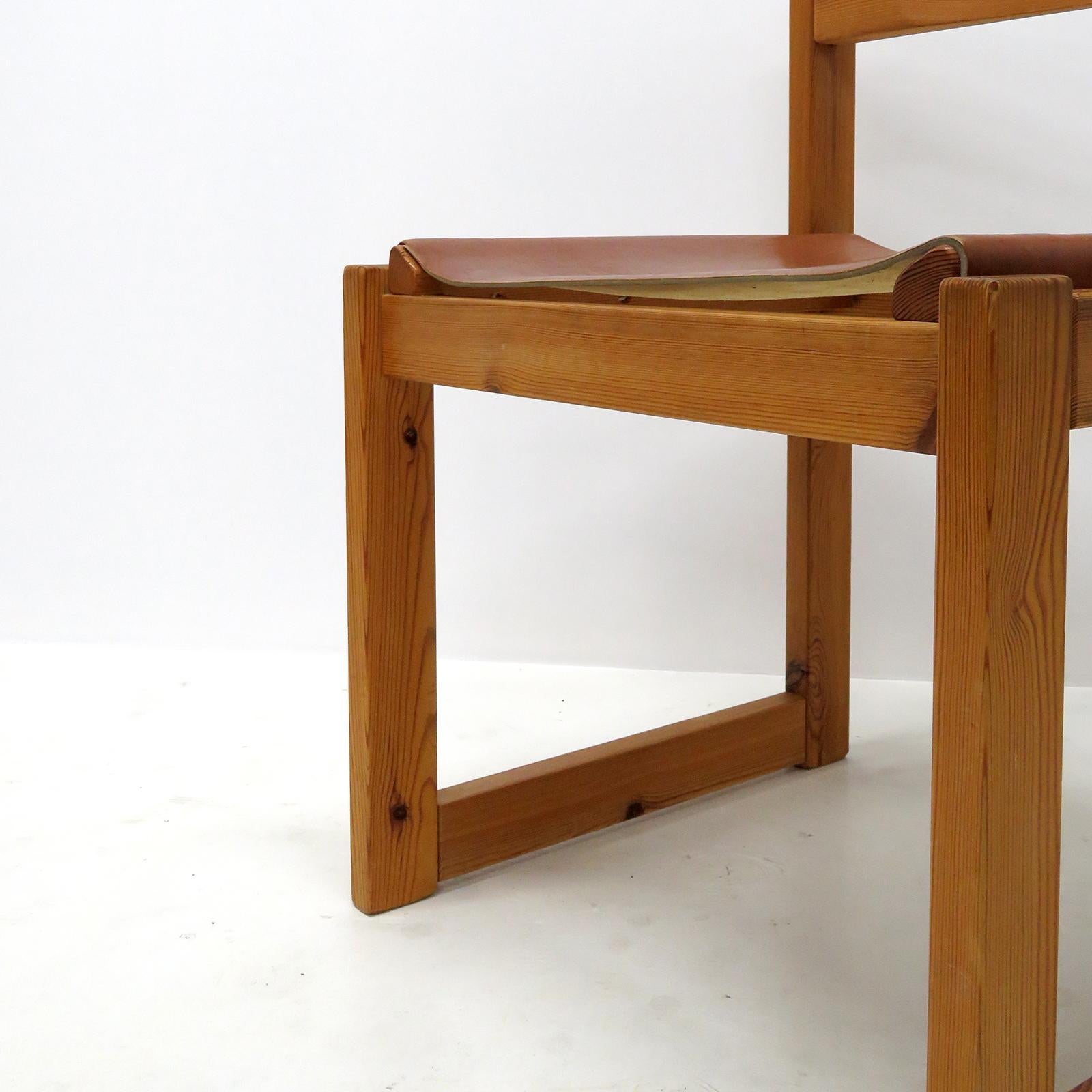 Sillas de comedor de pino y cuero de Knud Færch para Sorø Stolefabrik, 1970 Danés en venta