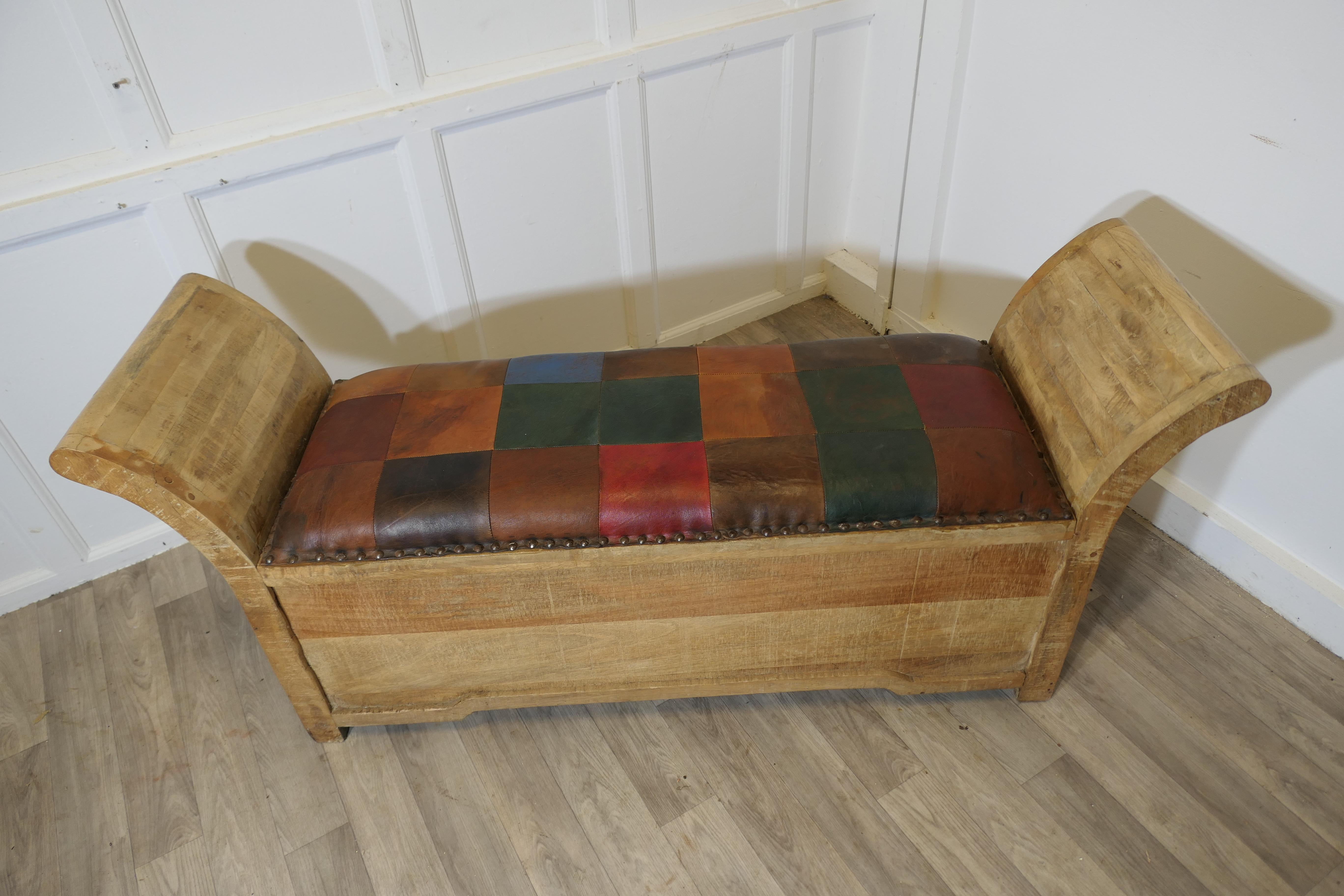 Flursitz aus Kiefer und Leder, Stauraum-Schlittenbank im Zustand „Gut“ im Angebot in Godshill, Isle of Wight