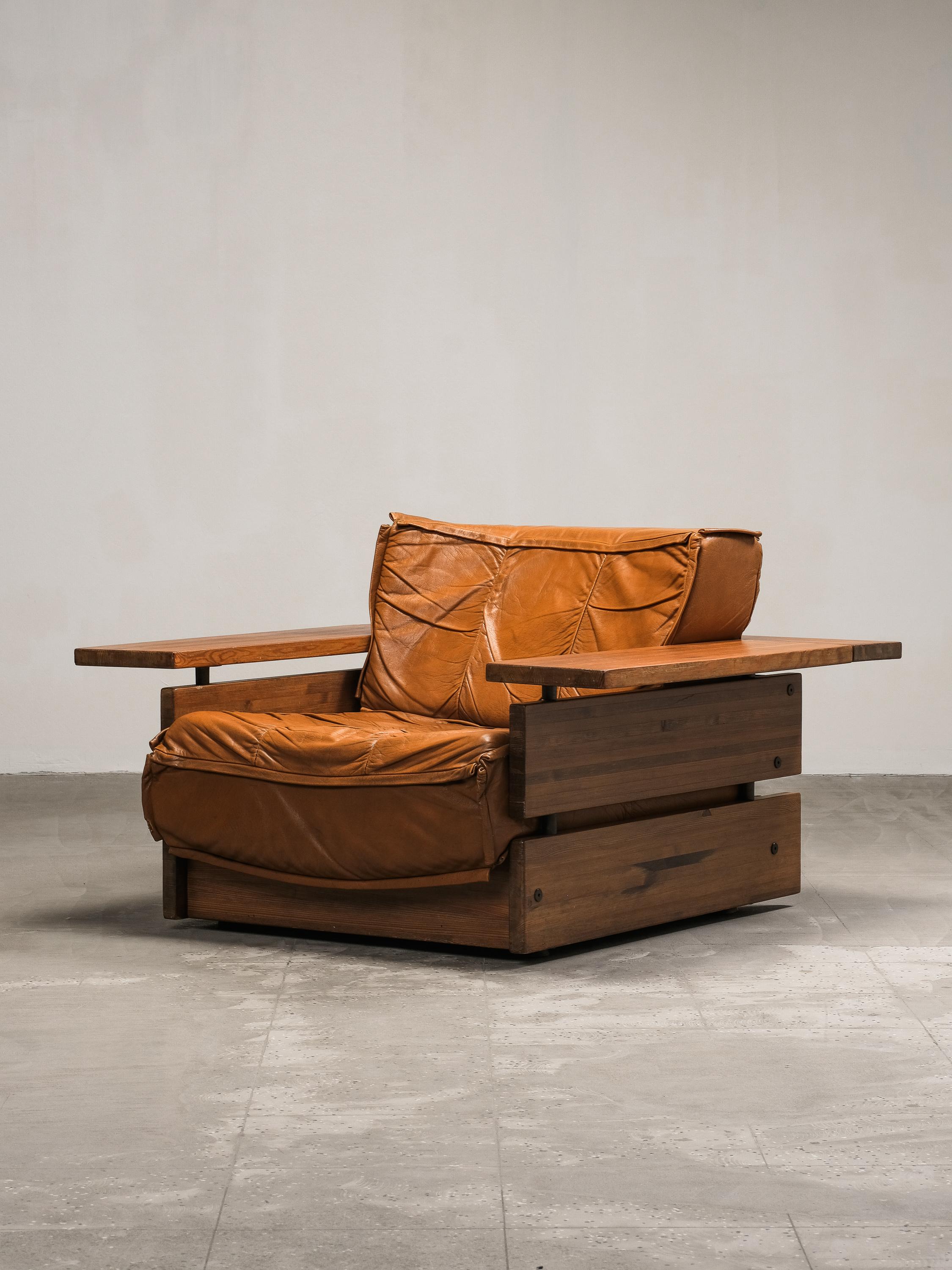 Sessel aus Kiefer und Leder Modell 'Pinus' von Hämeen Kalustaja, Finnland, 1970er Jahre (Skandinavische Moderne) im Angebot