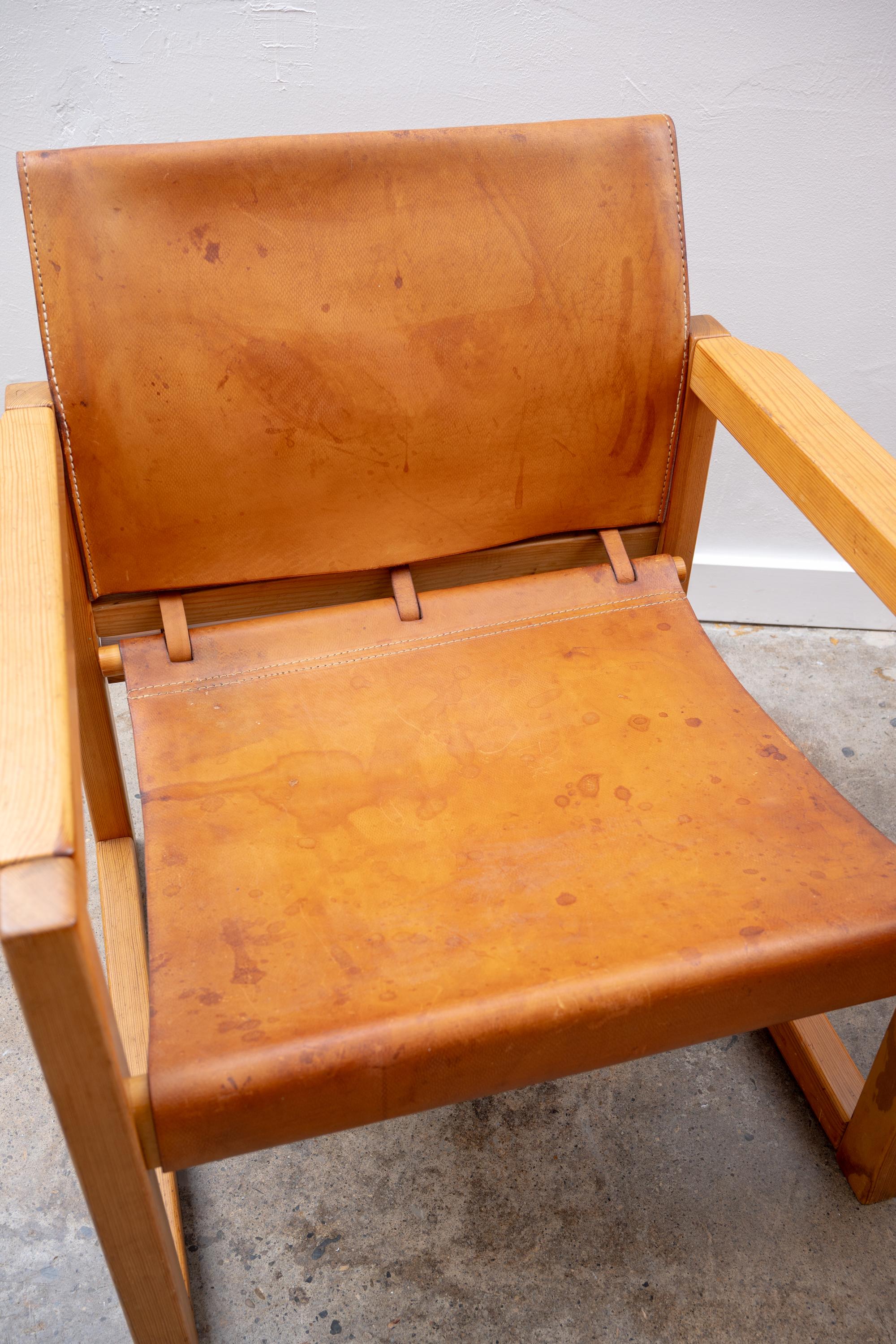 Paire de chaises Safari en pin et cuir de Karin Mobring Bon état - En vente à Portland, OR