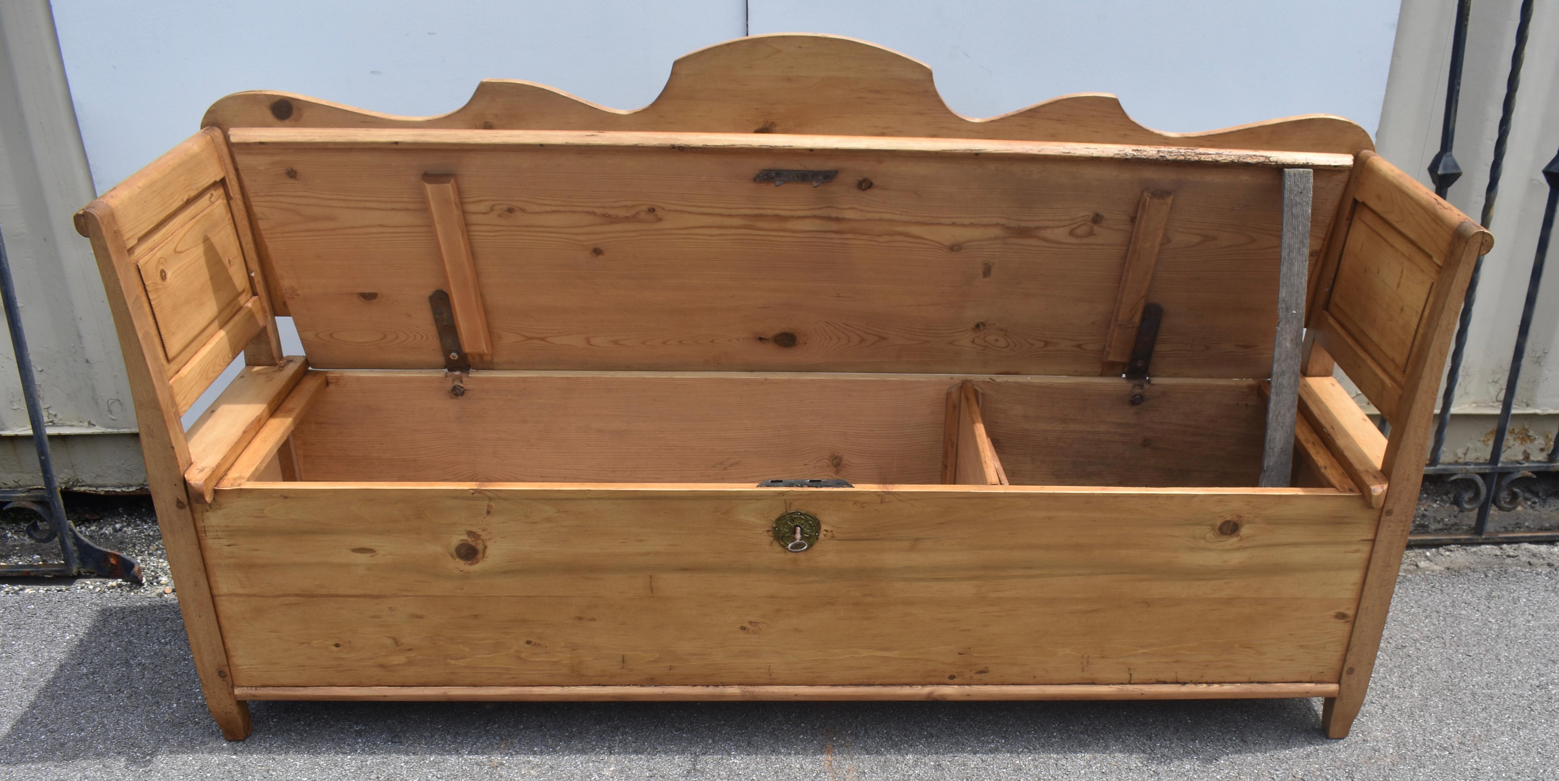 Banc ou banc de rangement en pin et en chêne en vente 4