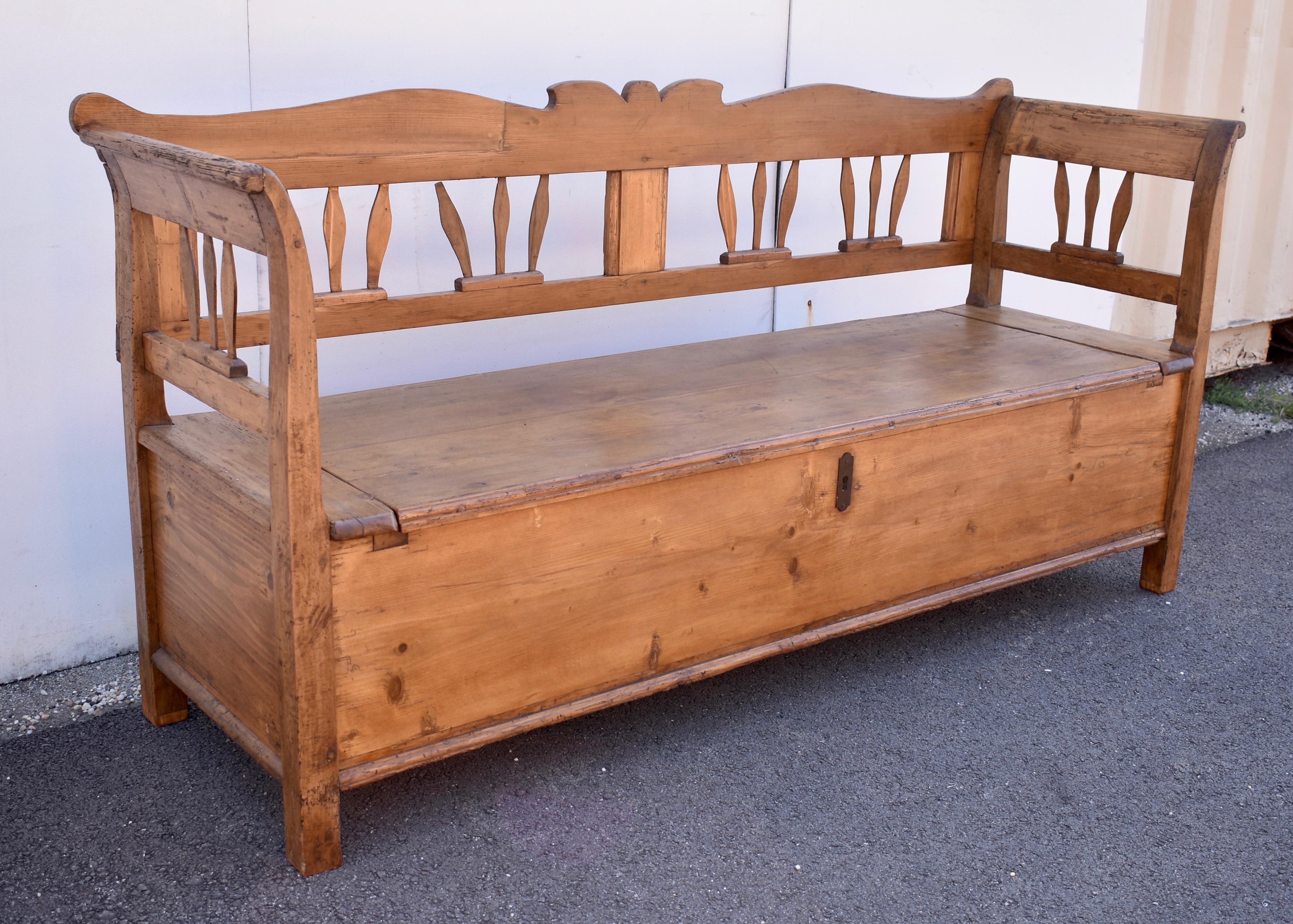 settle bench with storage