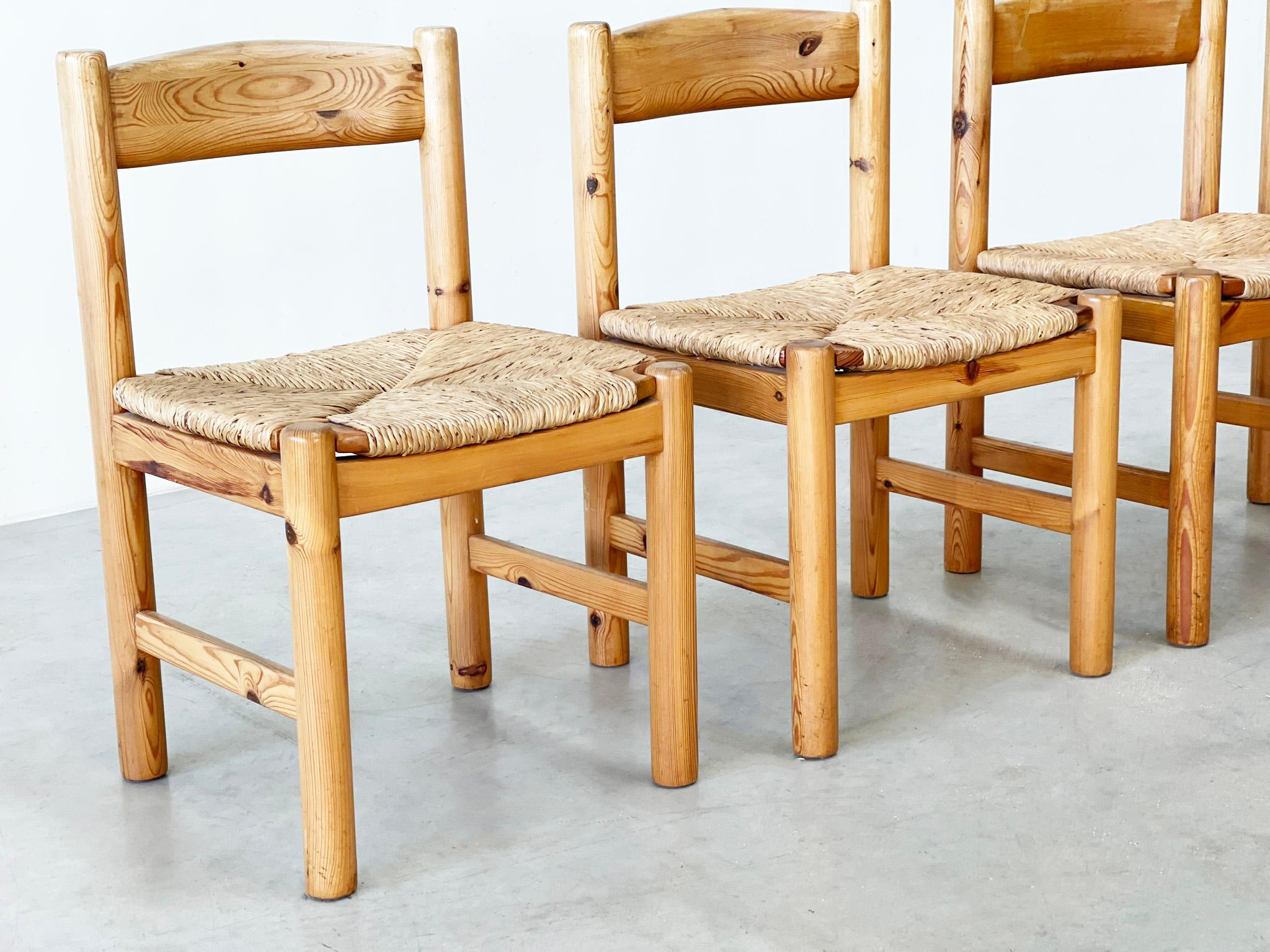 Late 20th Century Pine and rattan elegant dining chairs For Sale