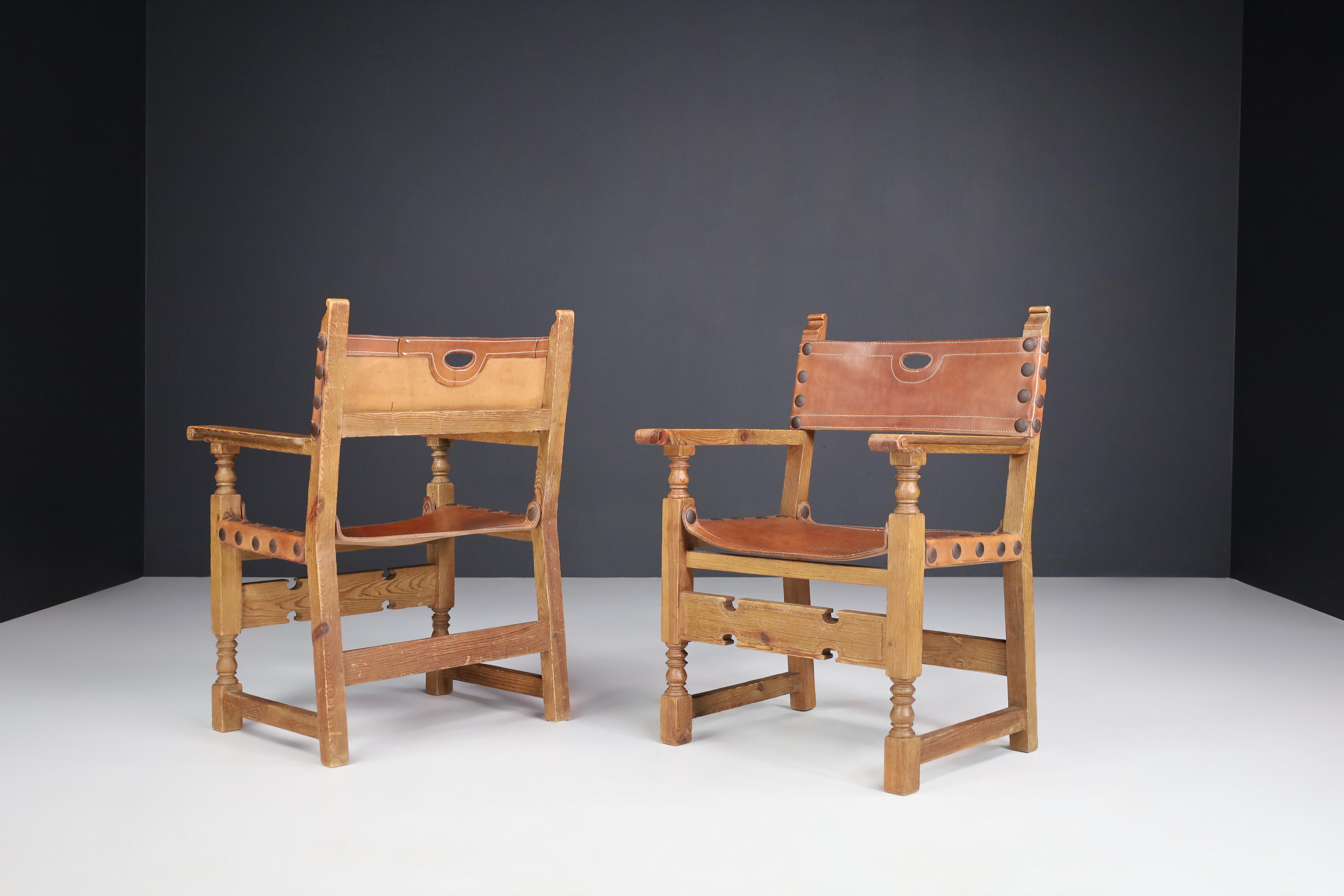 Pine and Saddle Leather Arm Chairs, France, 1940s  For Sale 3