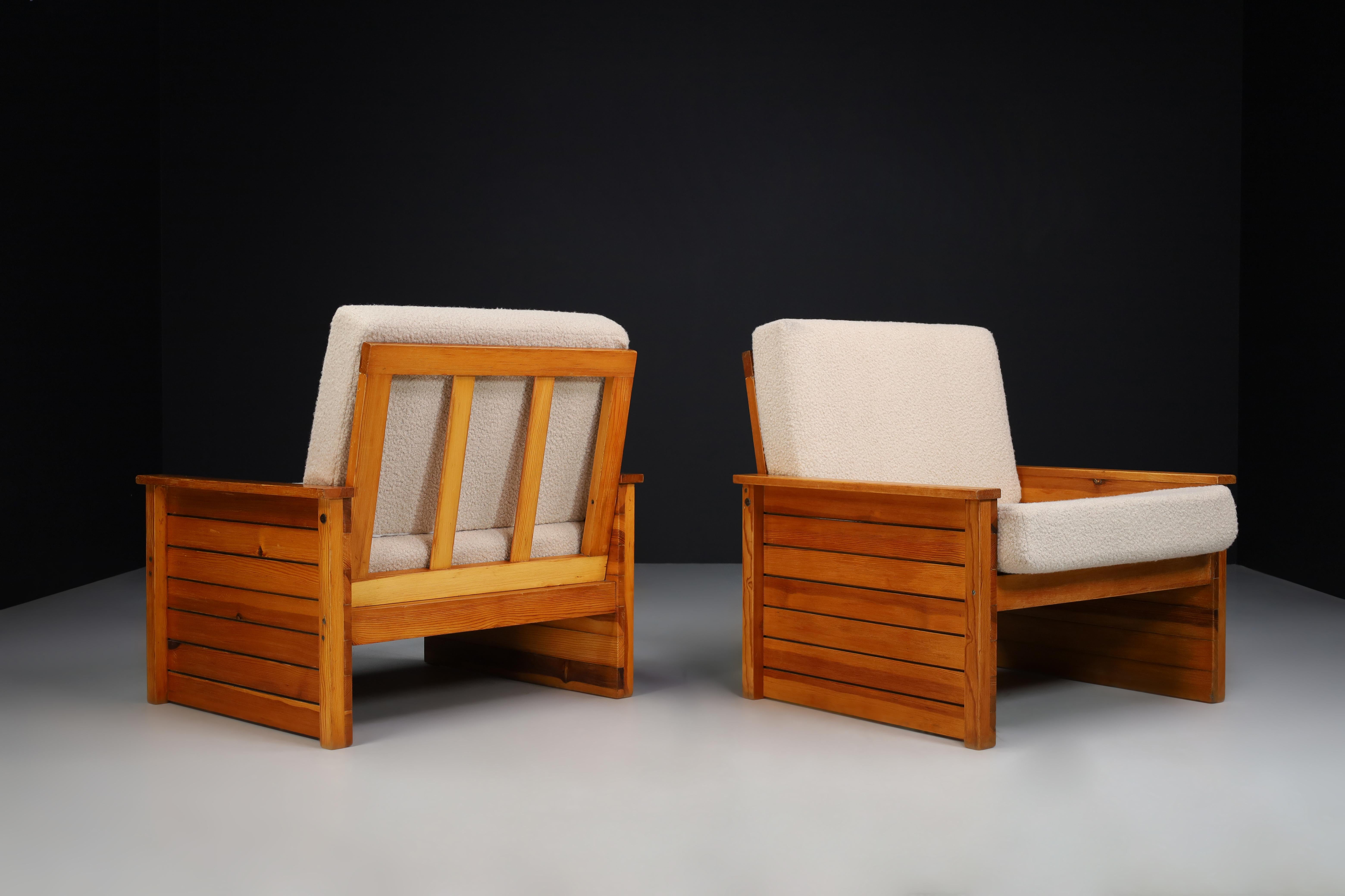 Pine and Teddy Fabric Lounge Chairs, France, 1960s In Fair Condition For Sale In Almelo, NL