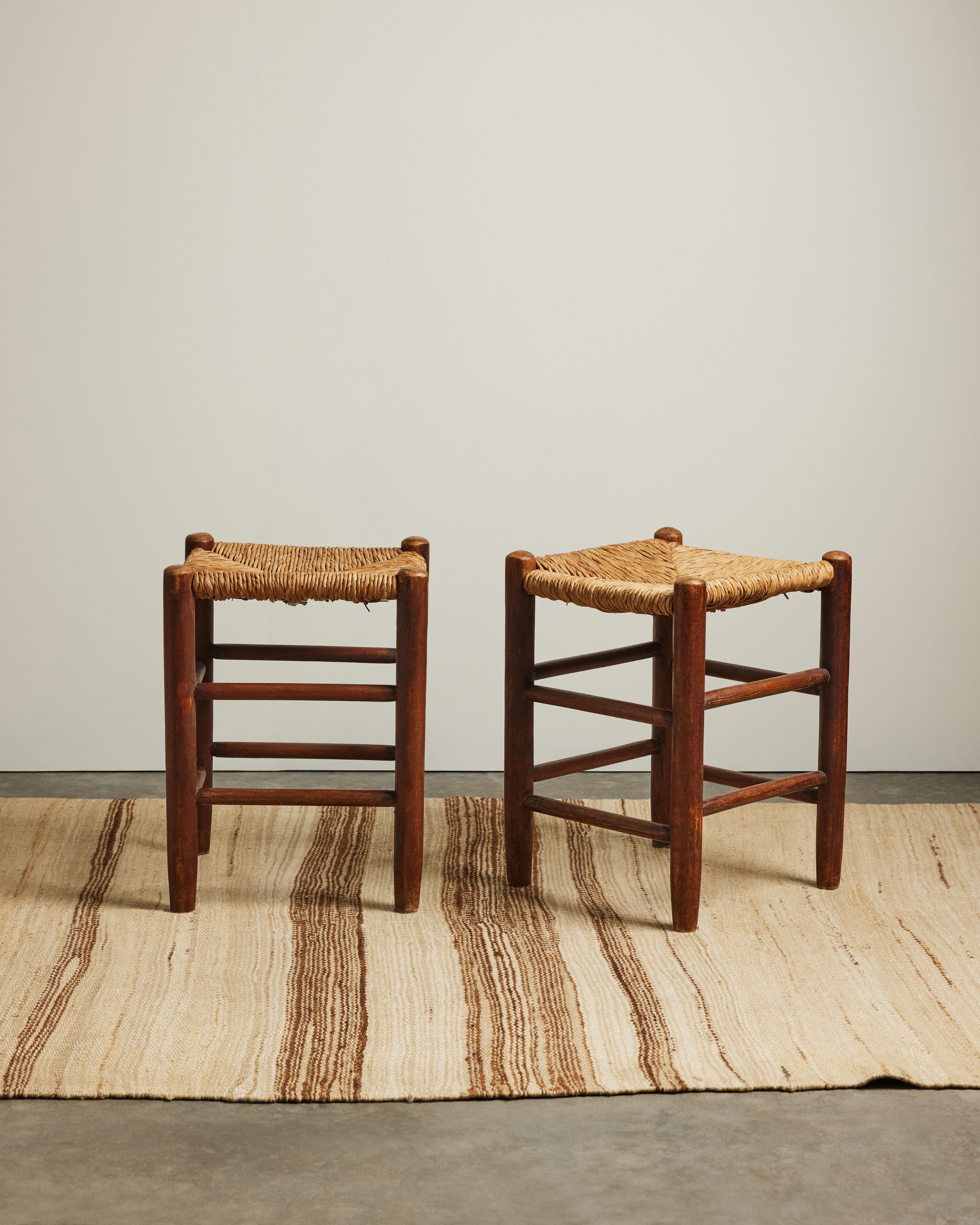 Pine and Woven Rush Stools in the Manner of Charlotte Perriand, France, c. 1960 en venta 4