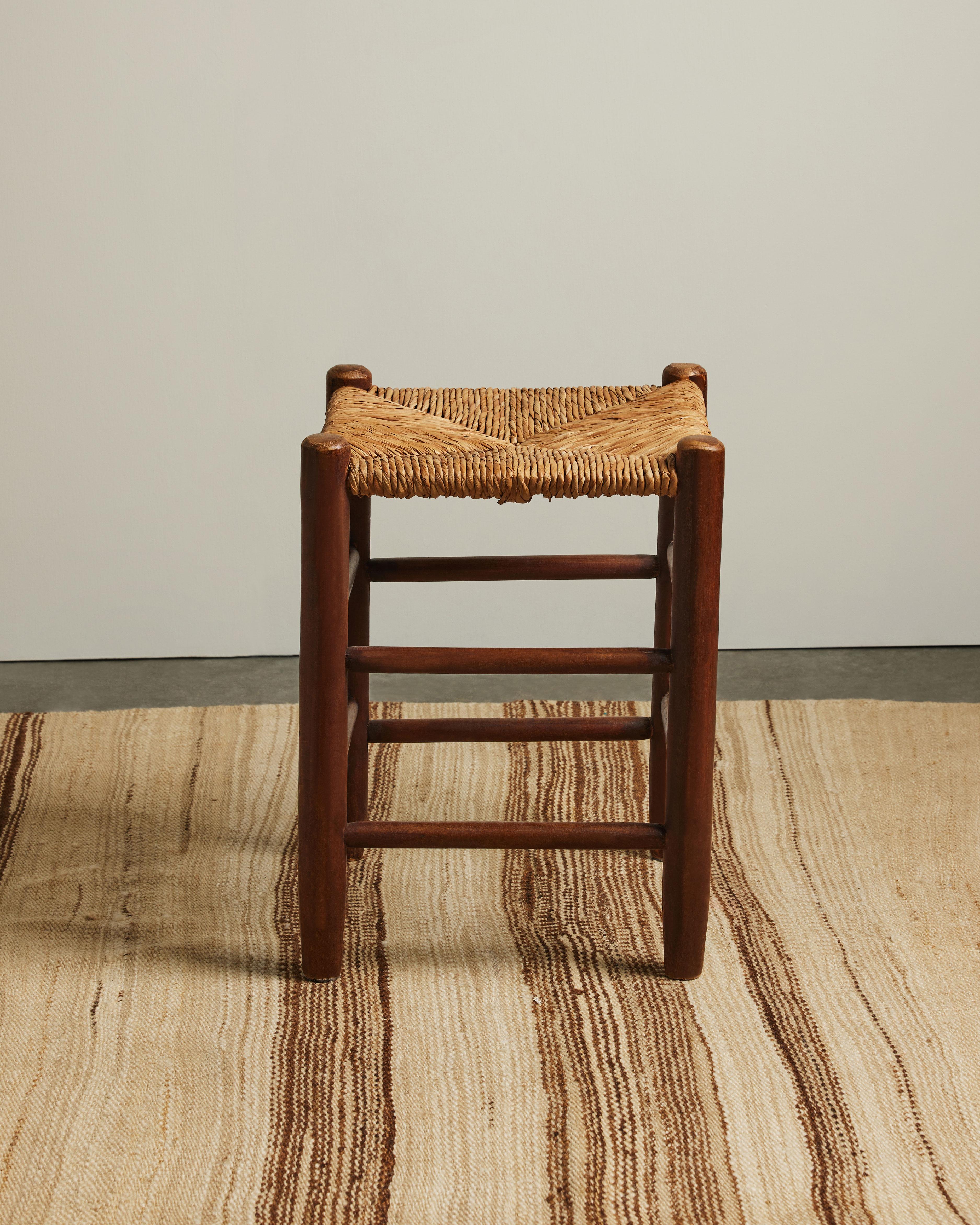 Pine and Woven Rush Stools in the Manner of Charlotte Perriand, France, c. 1960 en venta 6