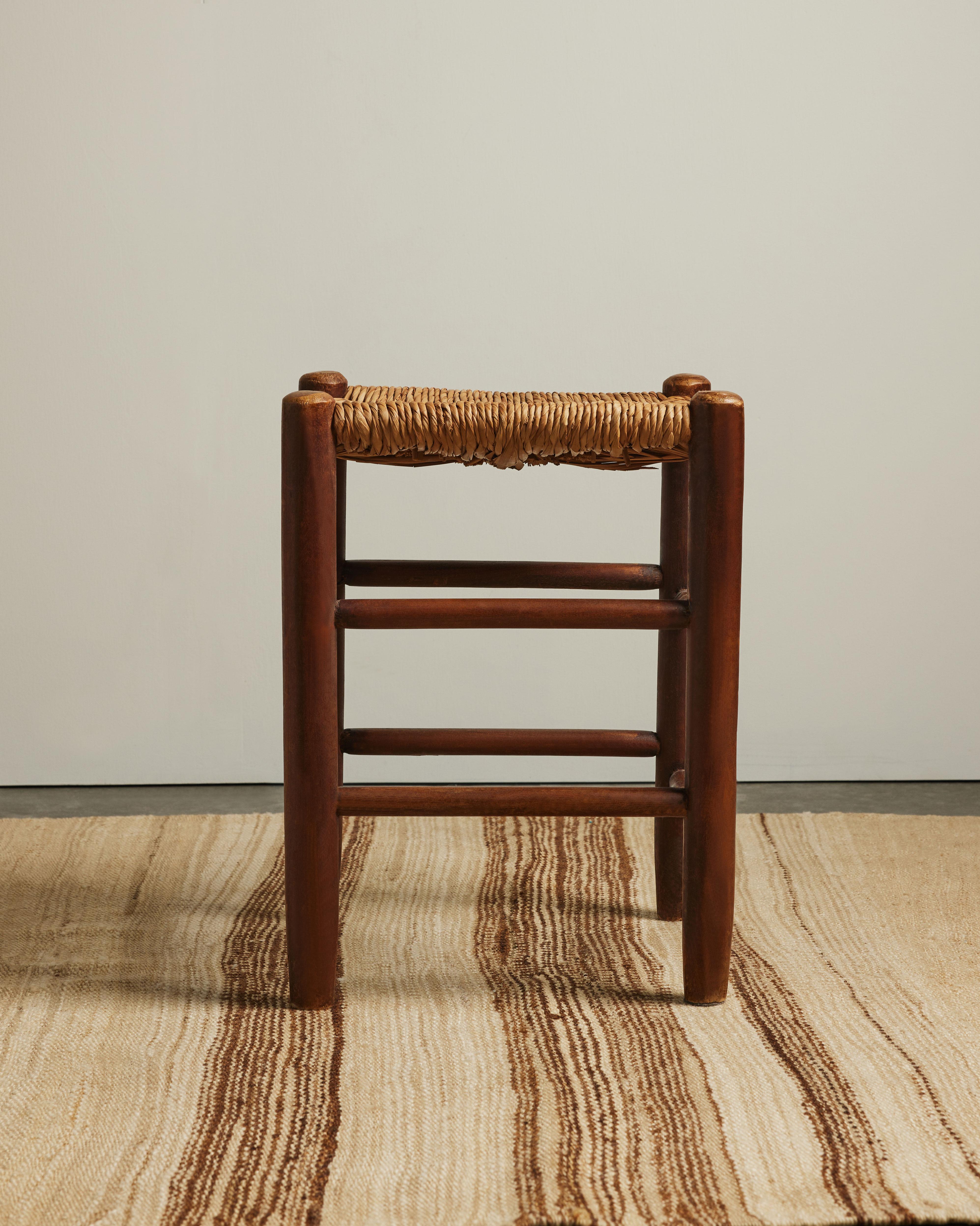 Pine and Woven Rush Stools in the Manner of Charlotte Perriand, France, c. 1960 en venta 2