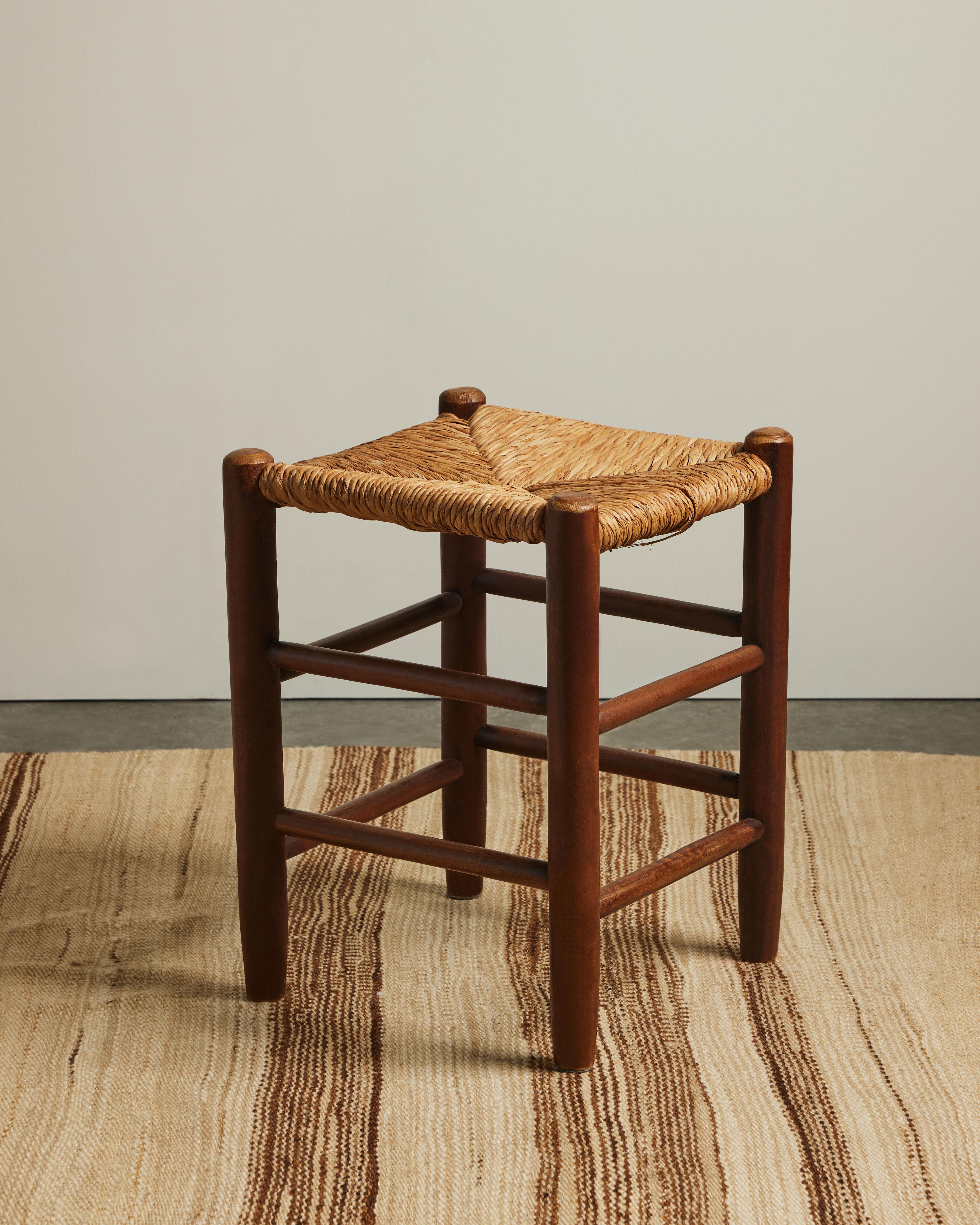Pine and Woven Rush Stools in the Manner of Charlotte Perriand, France, c. 1960 en venta 3