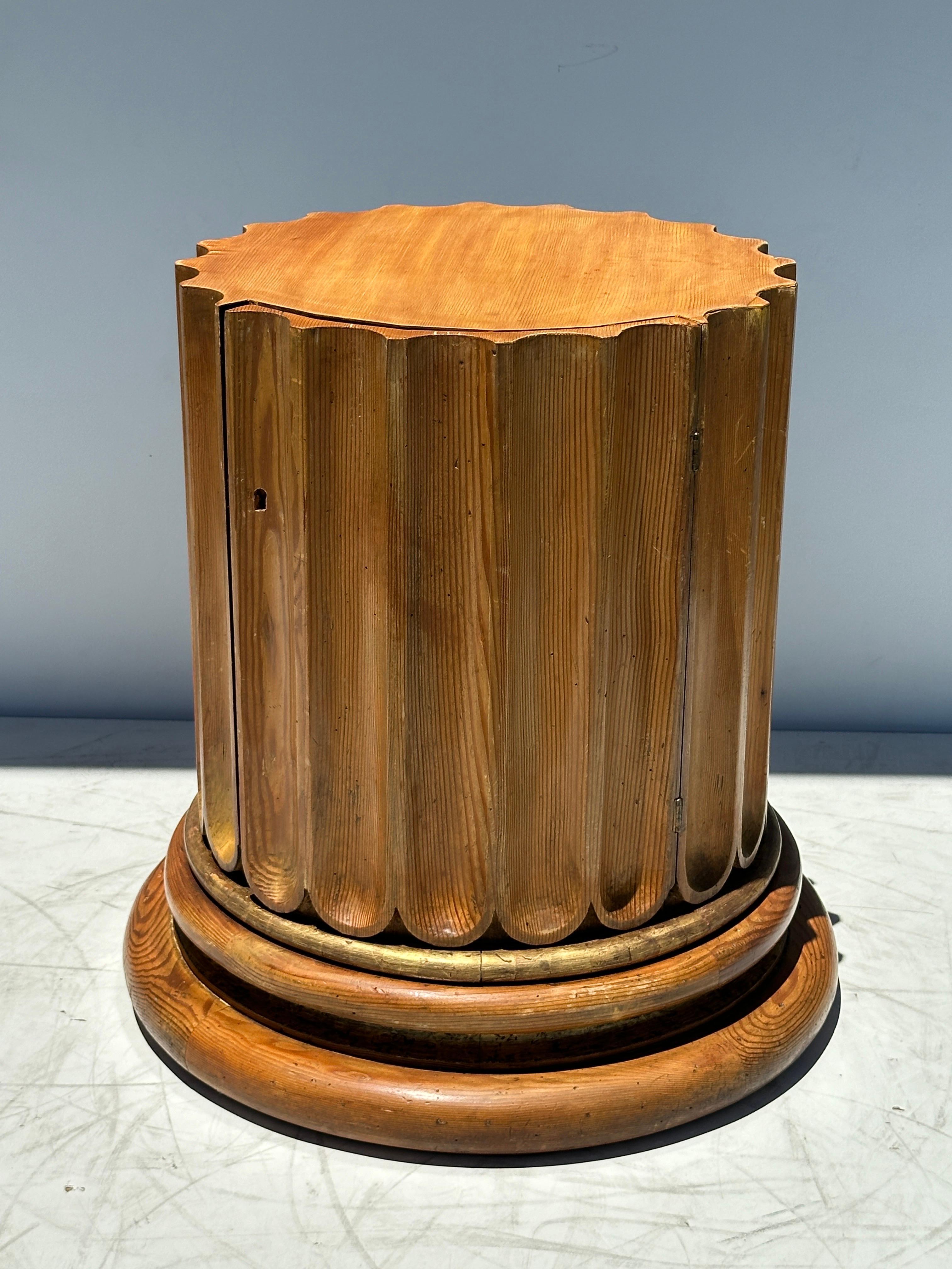 Hand carved pine architectural side / end table by Therien Studio with antiques gold leaf detailing.
Base is 22