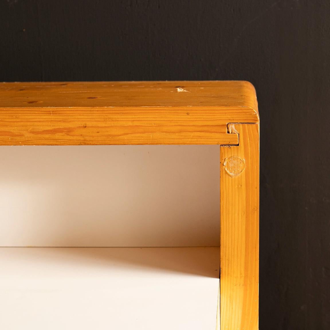 Pine Bar Counter with Storage Cabinet from Les Arcs, 1970s In Good Condition For Sale In Edogawa-ku Tokyo, JP