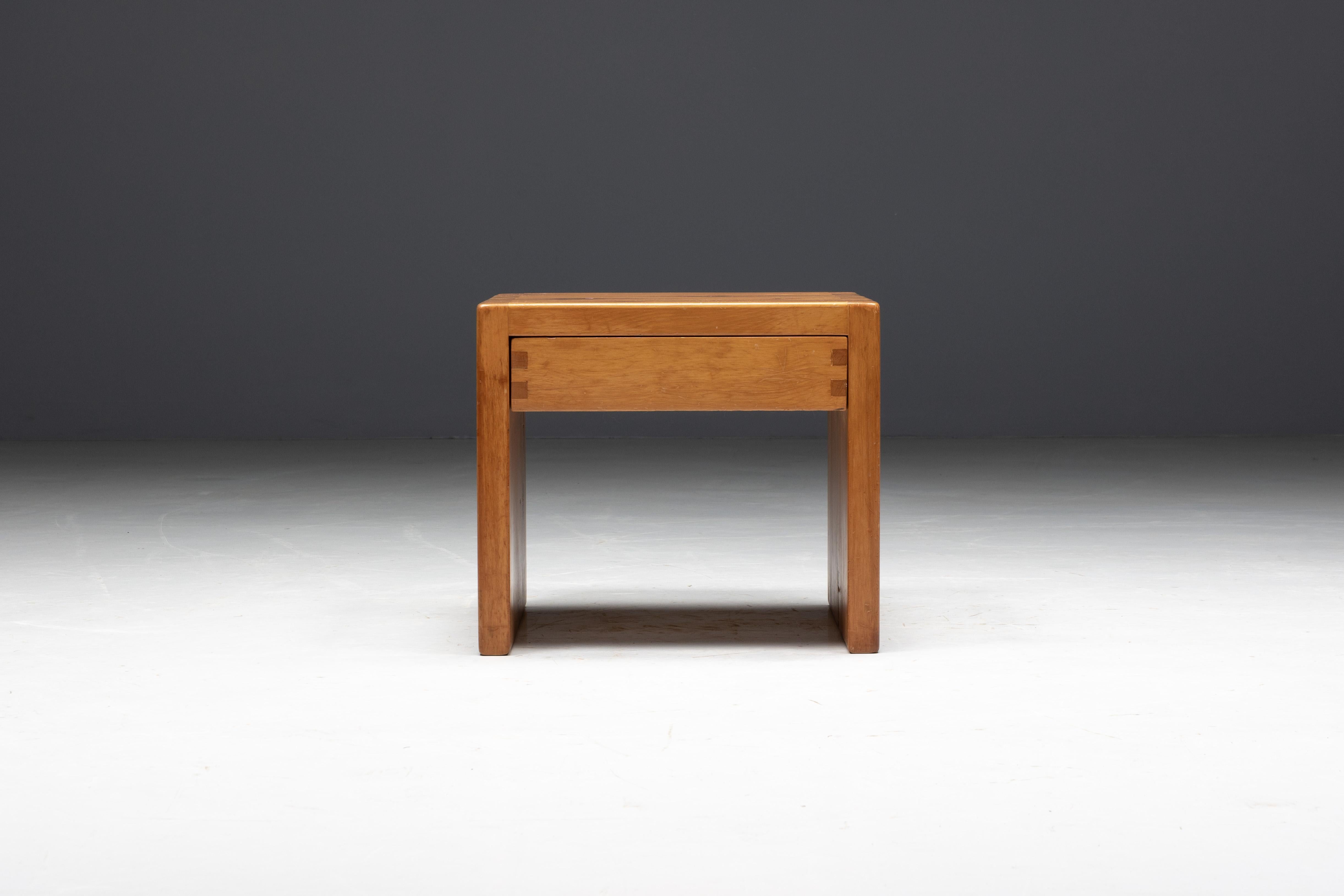 Pine Bedside Table Inspired by Charlotte Perriand, France, 1960s In Excellent Condition For Sale In Antwerp, BE