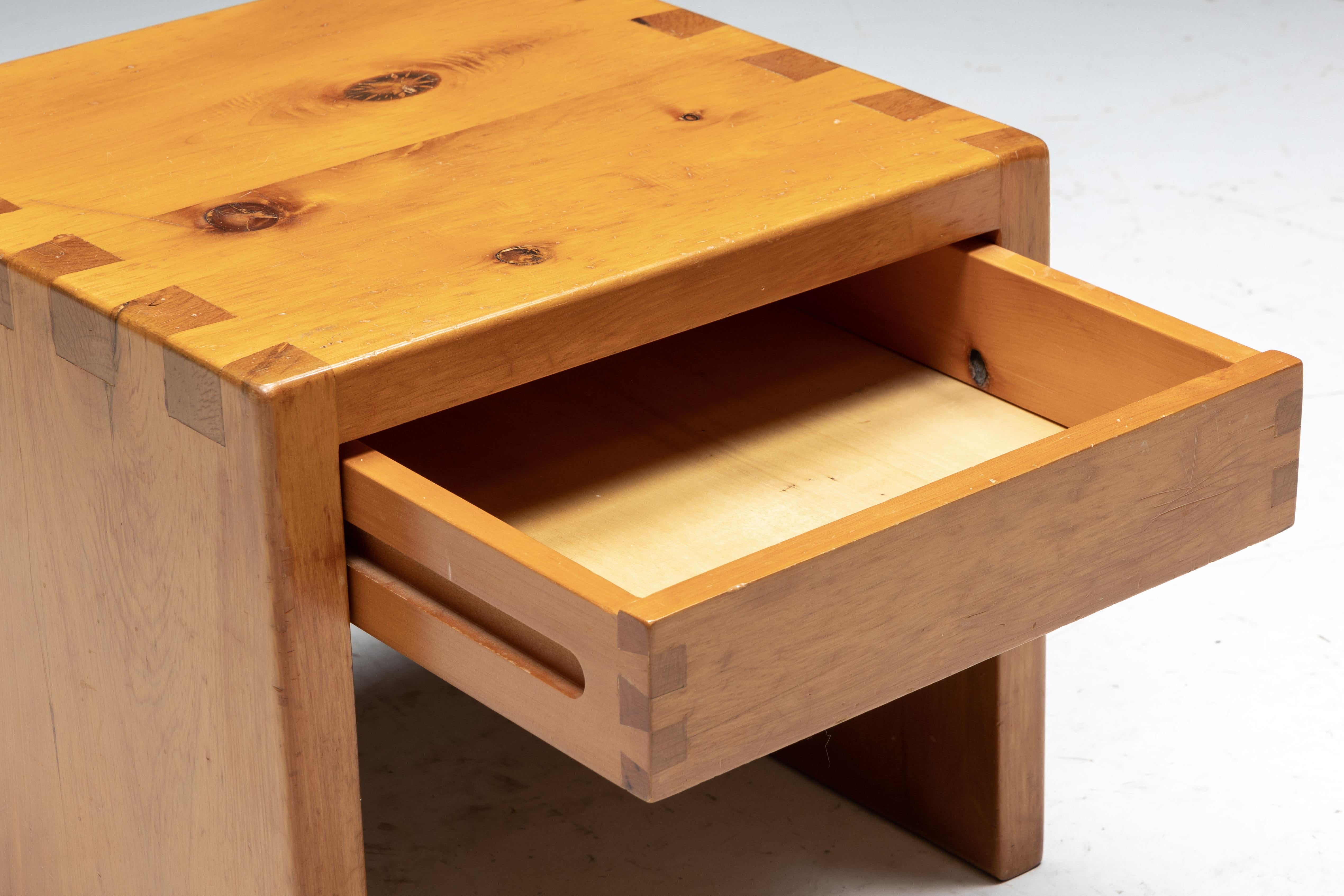 Pine Bedside Table Inspired by Charlotte Perriand, France, 1960s For Sale 2