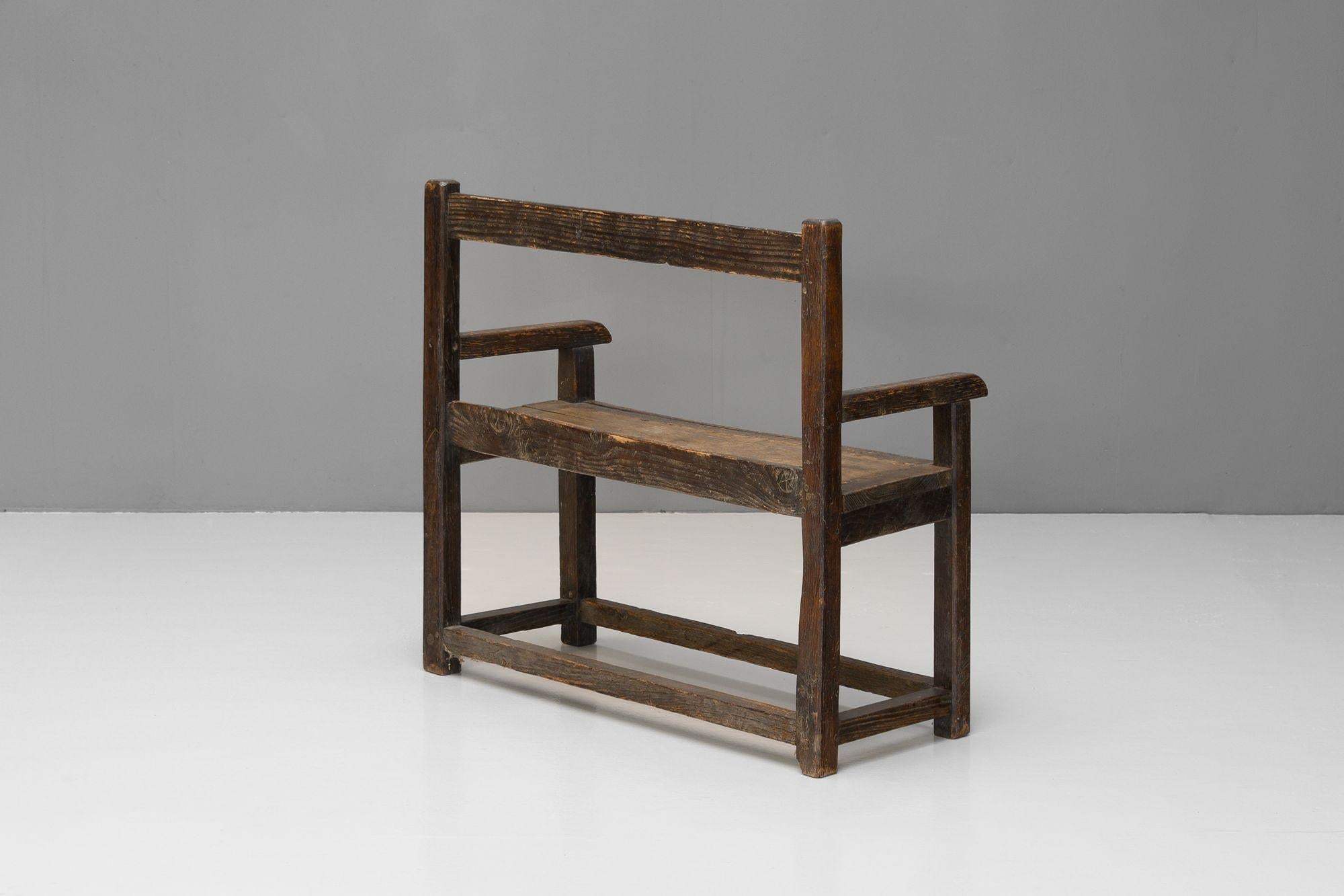 Small sized French pine bench.

Circa 1870.

H 88cm (SH 46cm) x W 96cm x D 41cm