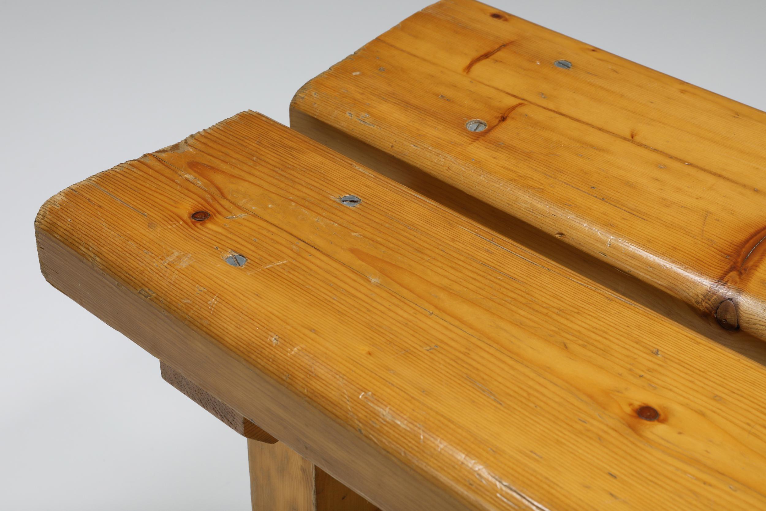 Pine Bench Les Arc by Charlotte Perriand, French Modernism, 1970s In Excellent Condition For Sale In Antwerp, BE