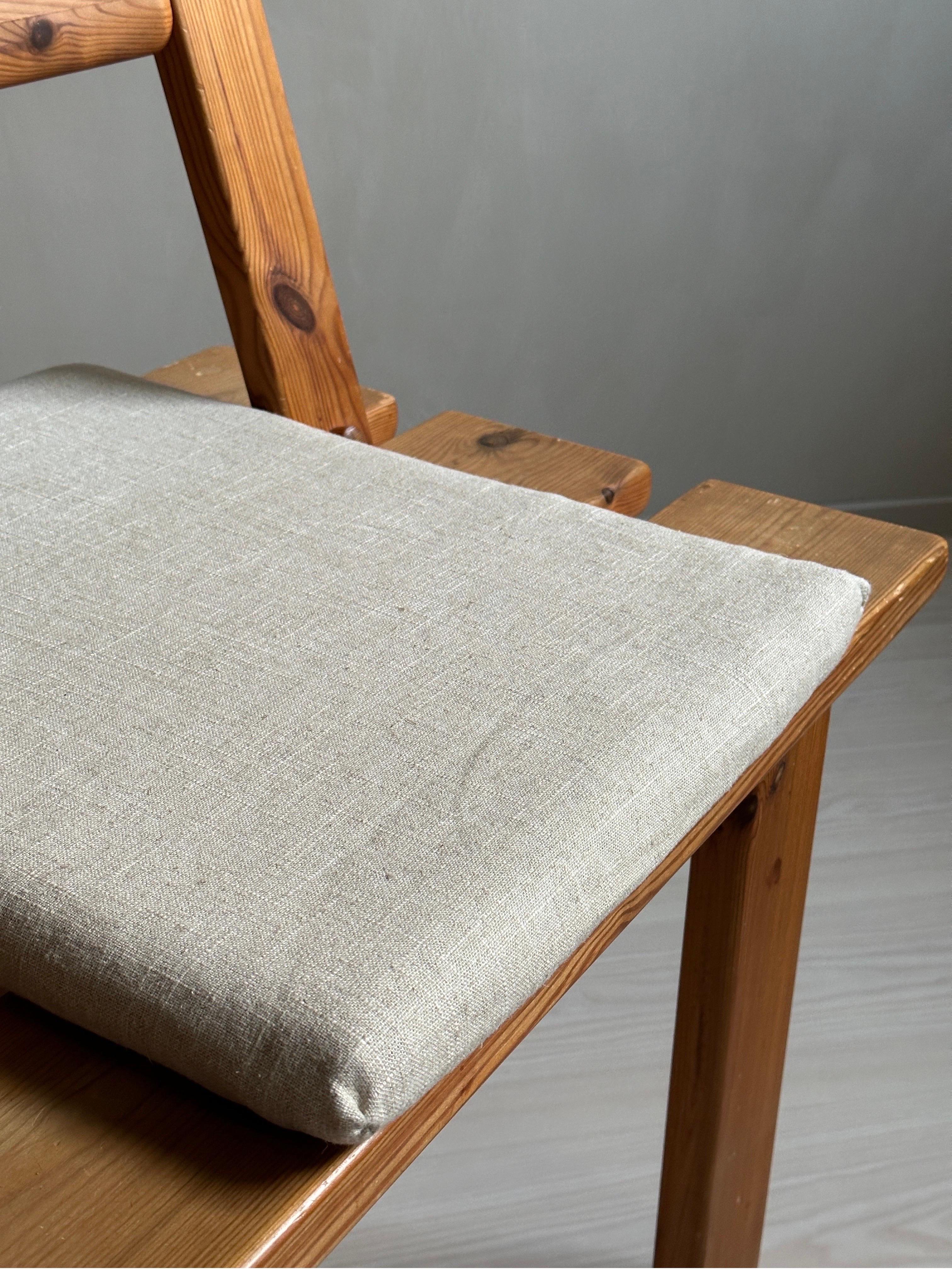 Pine Bench with Linen Cushions by Peter Opsvik, Norway, C. 1970s In Good Condition In Hønefoss, 30
