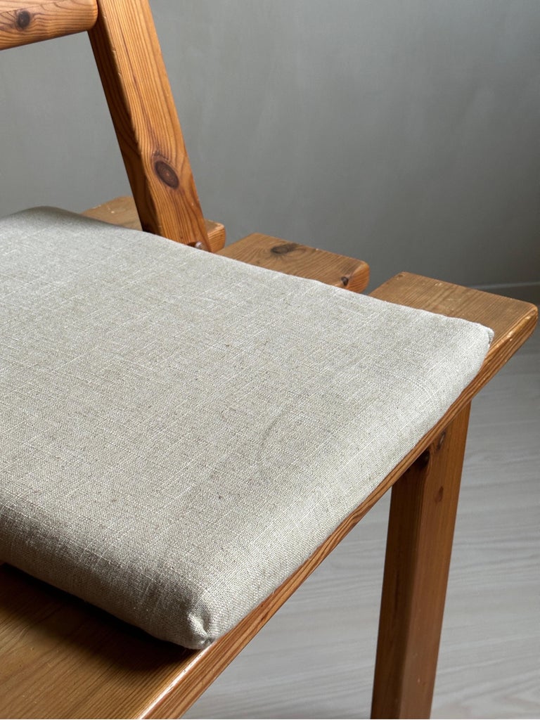 Pine Bench with Linen Cushions by Peter Opsvik, Norway, C. 1970s In Good Condition For Sale In Hønefoss, 30