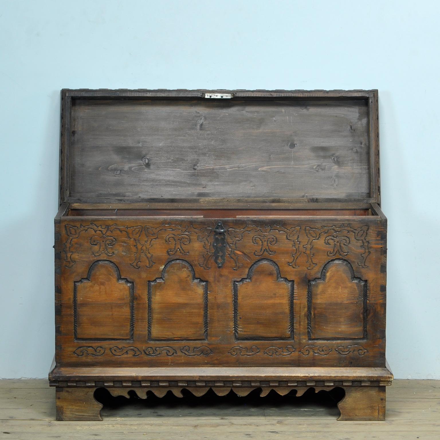Pine Blanket Chest, Circa 1880 In Good Condition For Sale In Amsterdam, Noord Holland