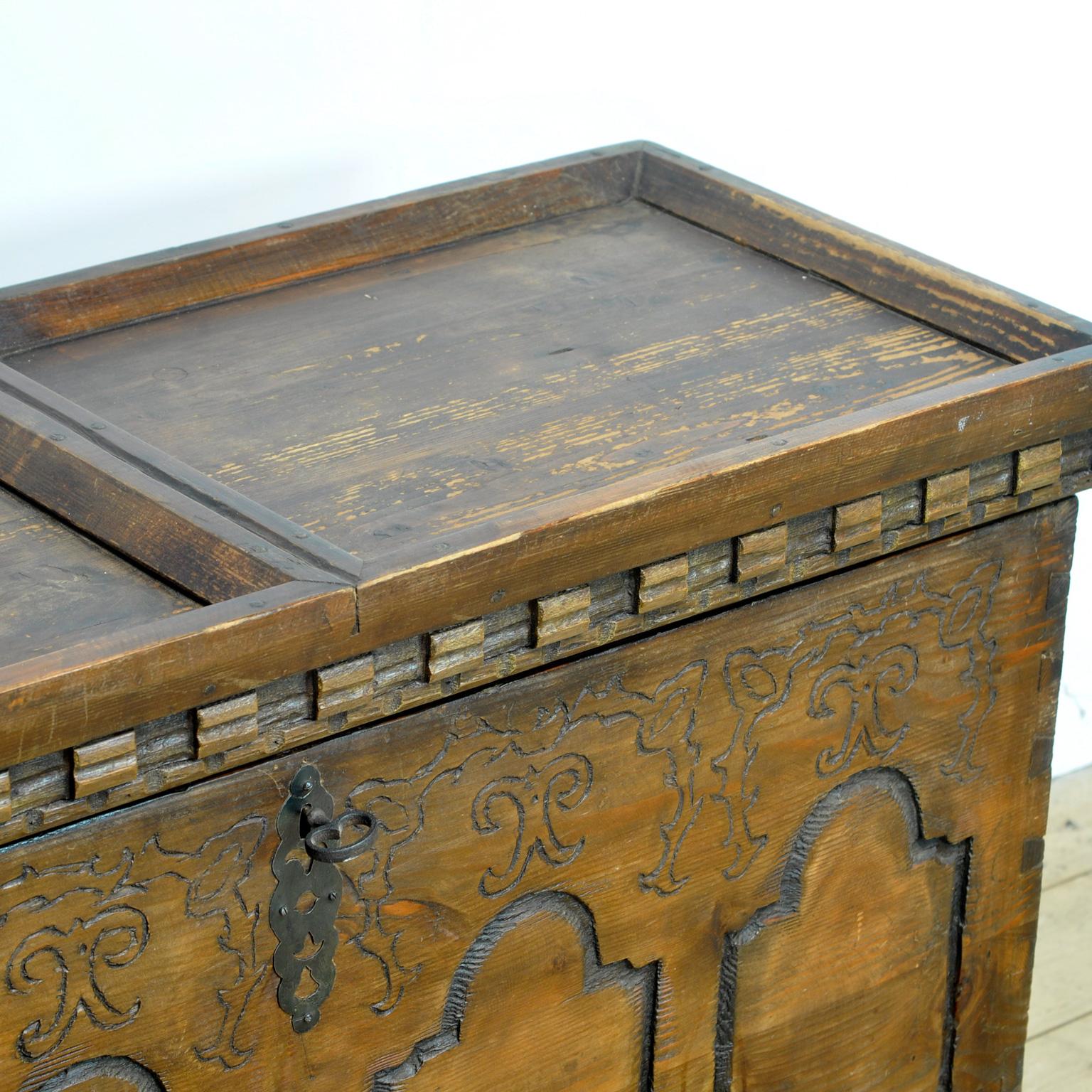 Pine Blanket Chest, Circa 1880 For Sale 1