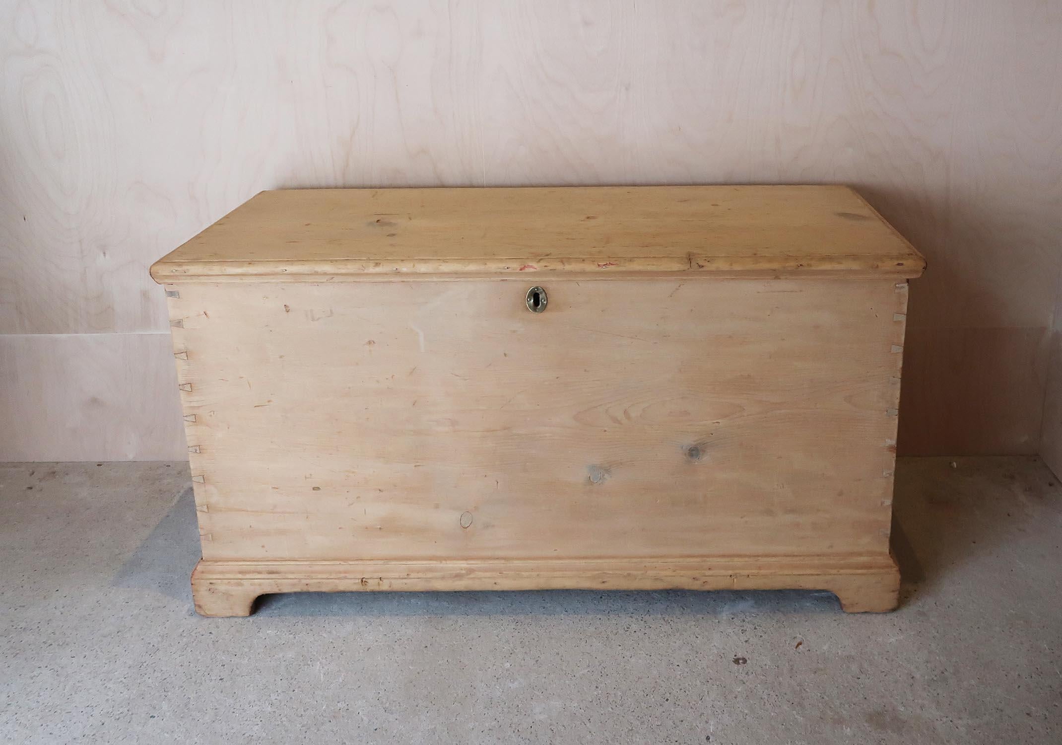 Delightful pine chest.

Wonderful simplicity and great colour.

I particularly like the revealed dovetail joints and the original bracket feet.

Original hardware.

The lock is missing. This can be seen in the final image.

Free UK shipping






