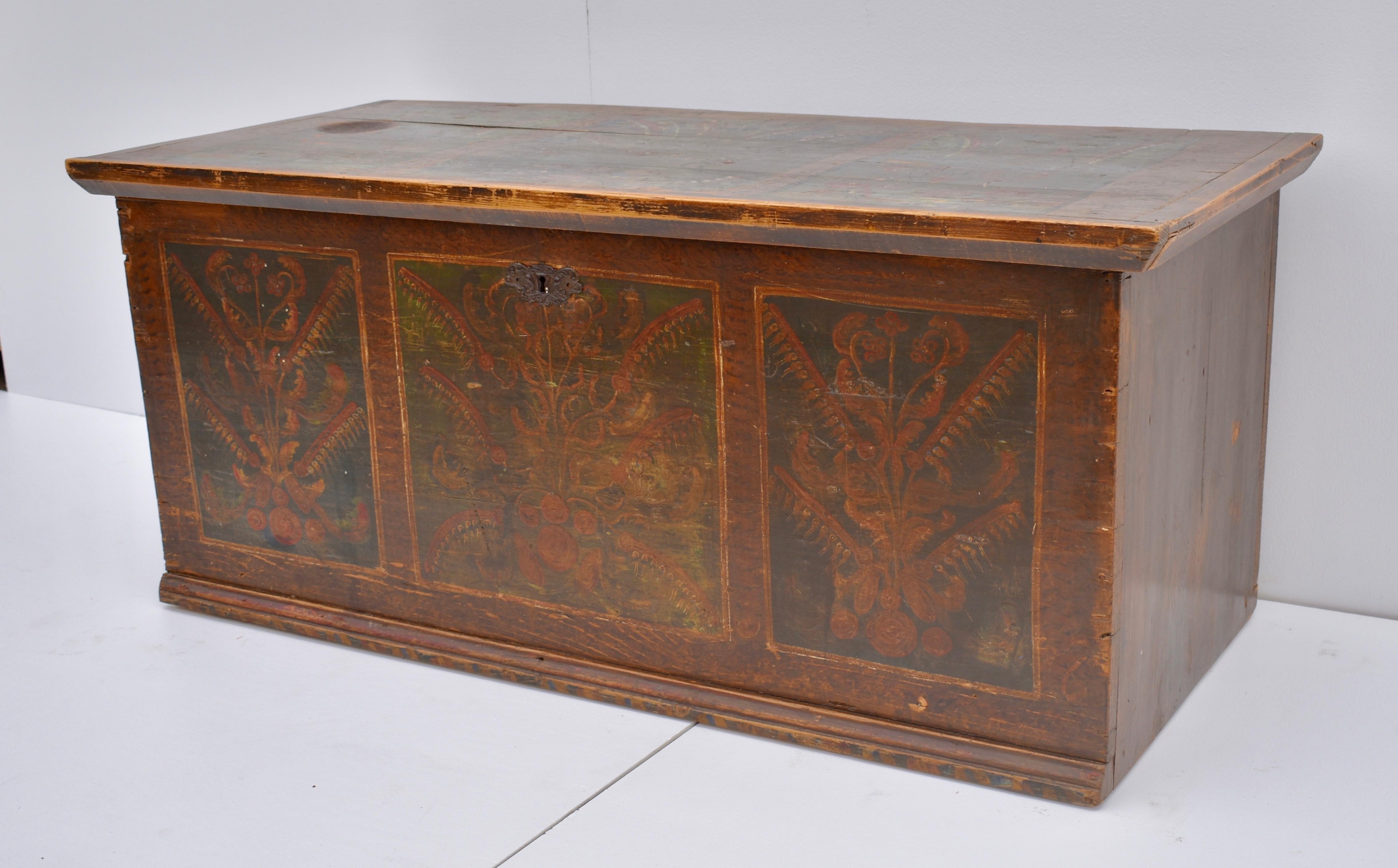 Hand-Painted Pine Blanket Chest in Original Decorative Paint