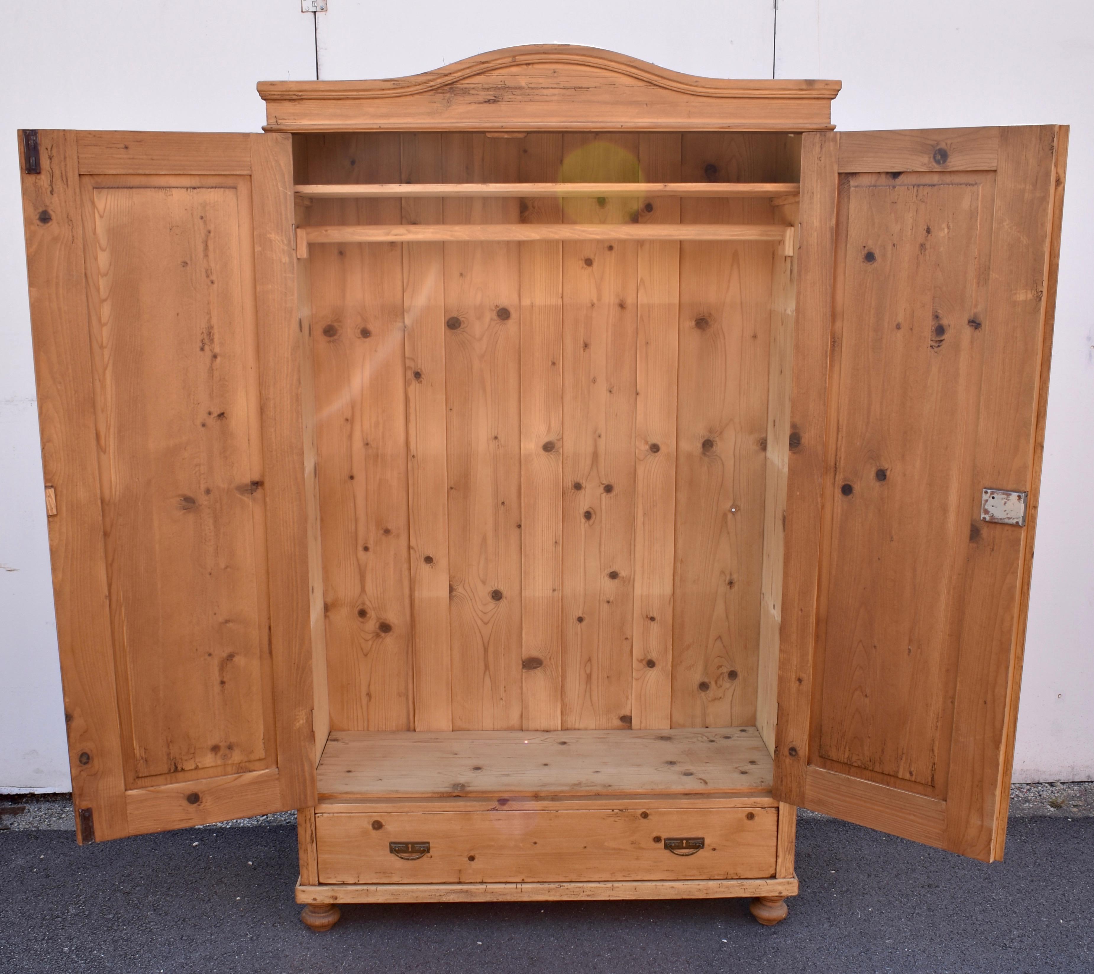 Pine Bonnet-Top Armoire with Two Doors and One Drawer 6