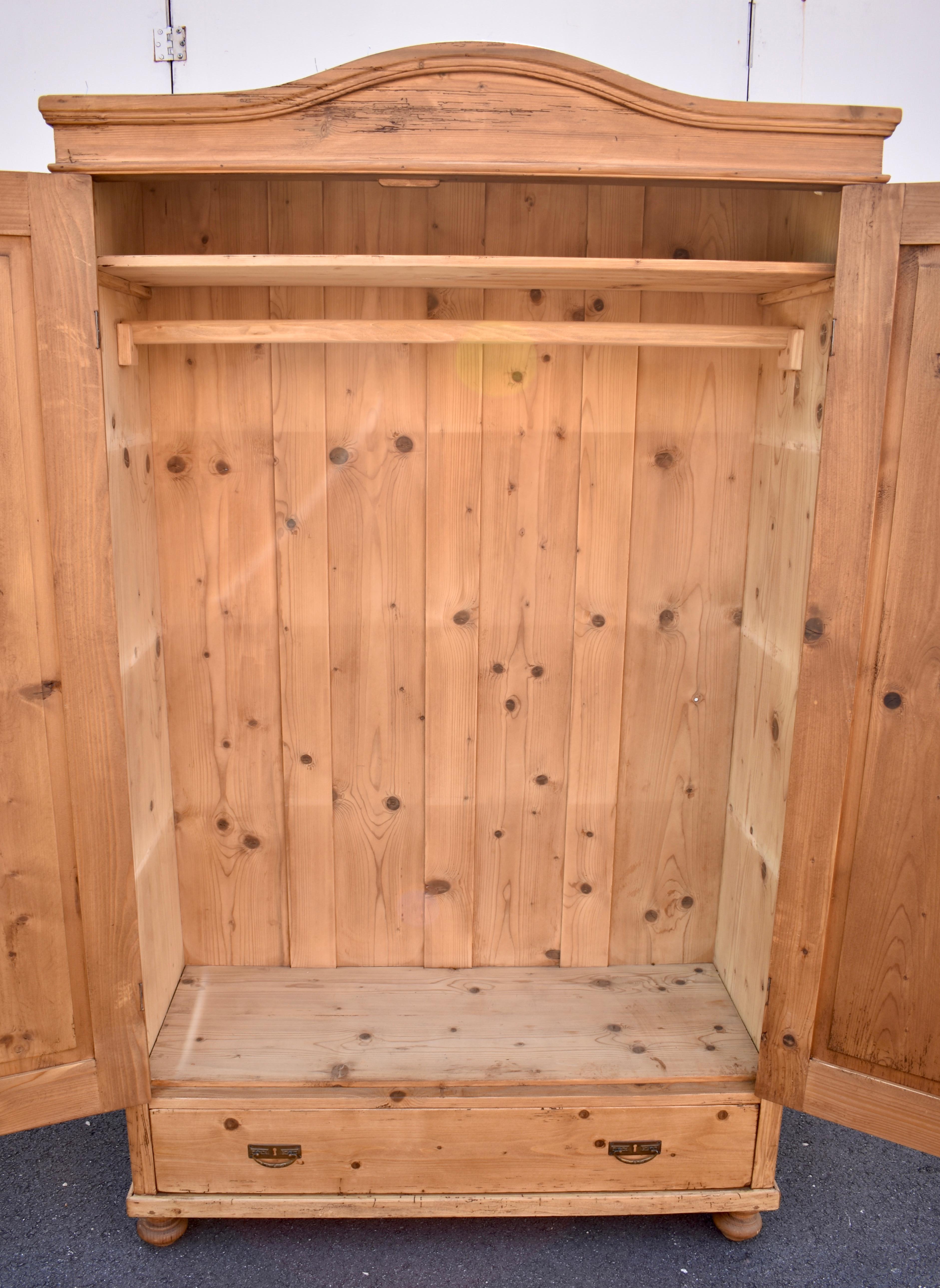 Pine Bonnet-Top Armoire with Two Doors and One Drawer 7