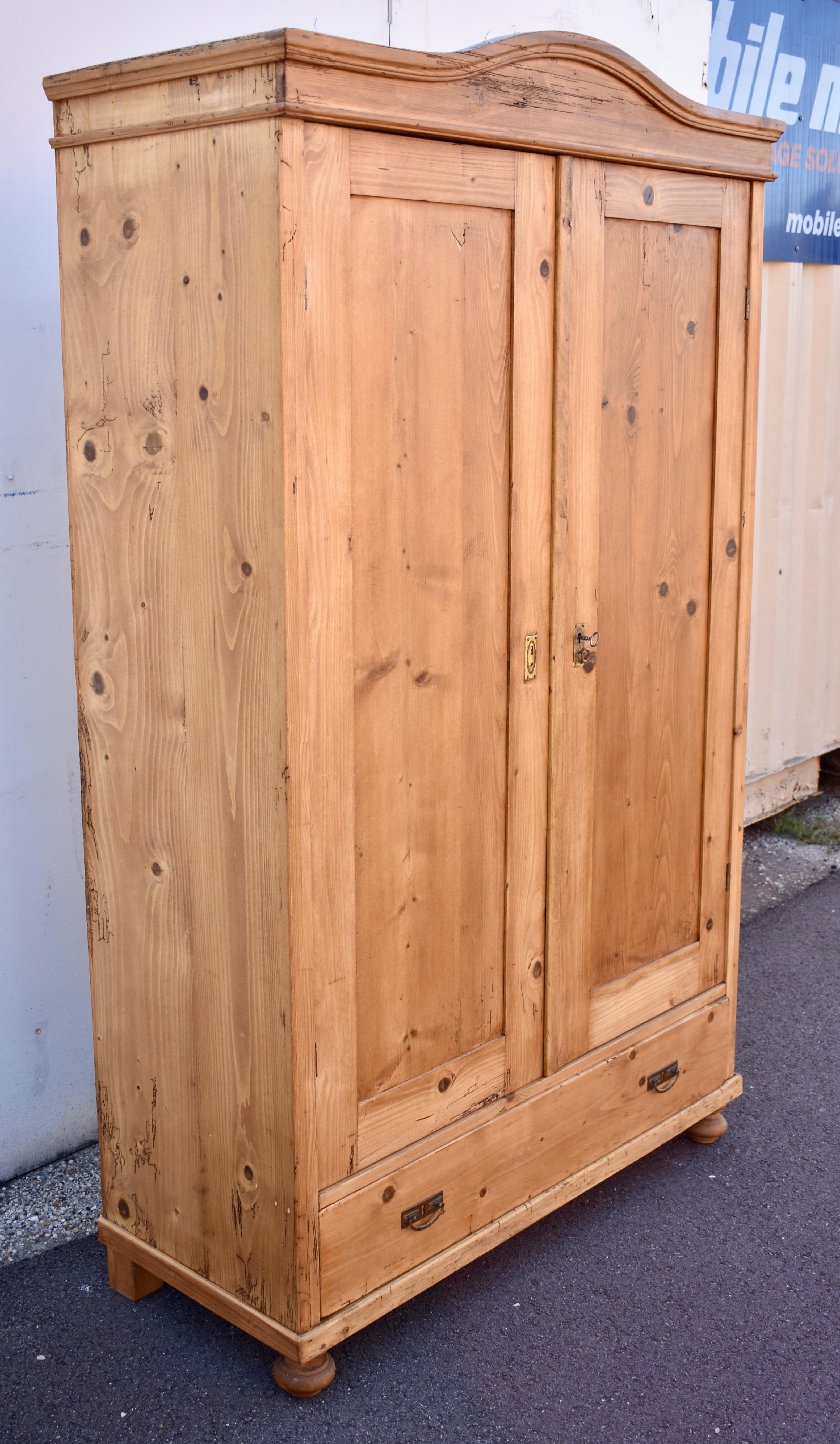 Country Pine Bonnet-Top Armoire with Two Doors and One Drawer