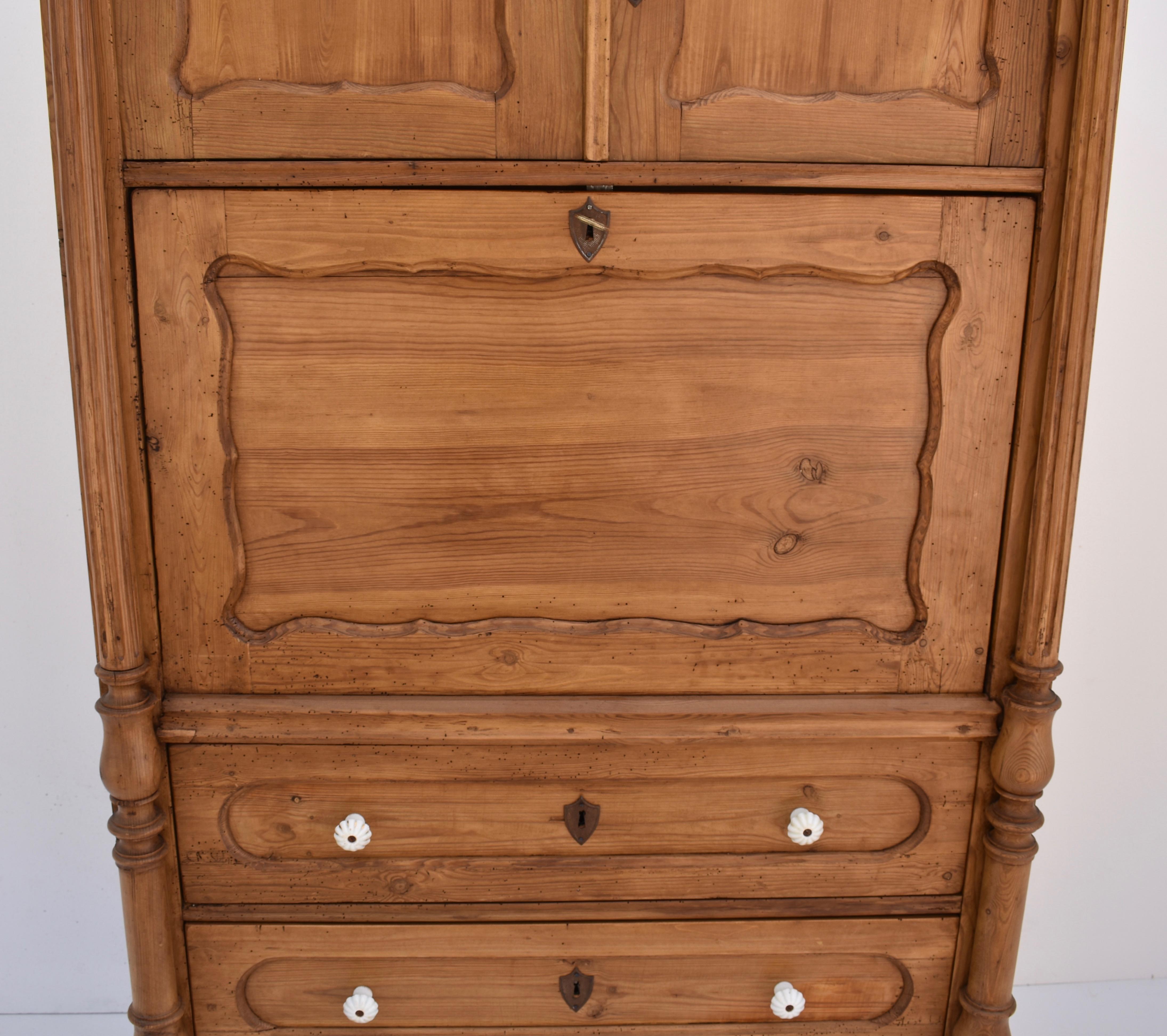 Pine Bonnet-Top Secretaire a Abatant In Good Condition In Baltimore, MD
