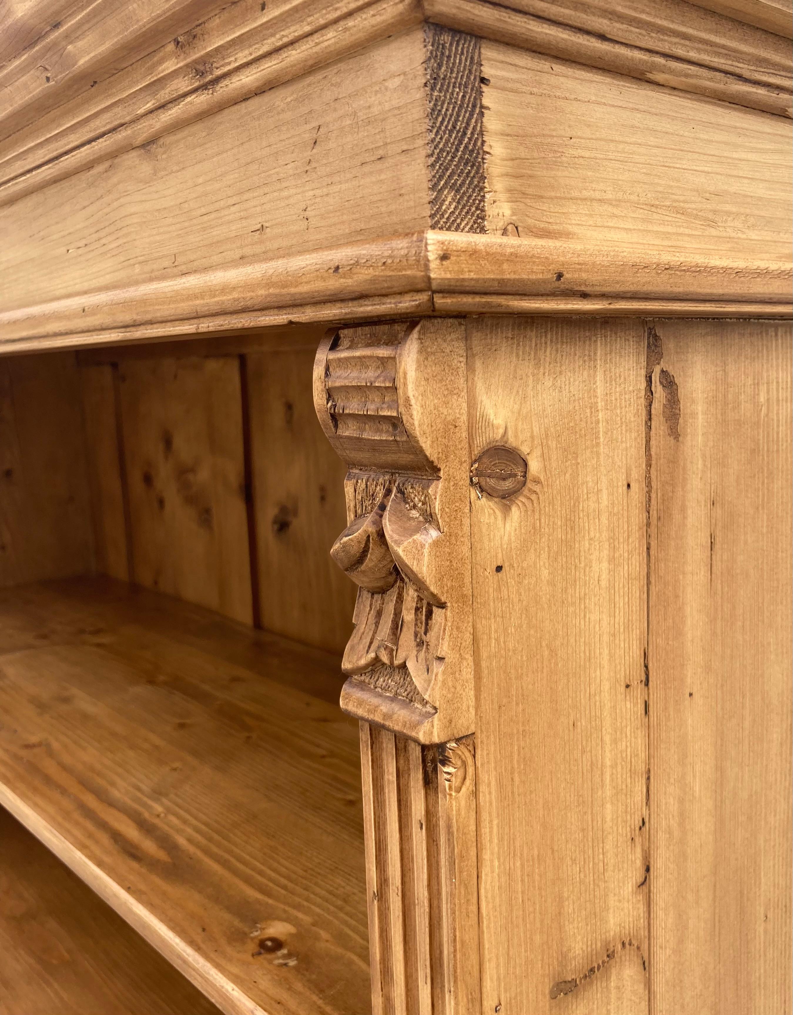 Bibliothèque en pin avec portes de Vintage Armoire en vente 5