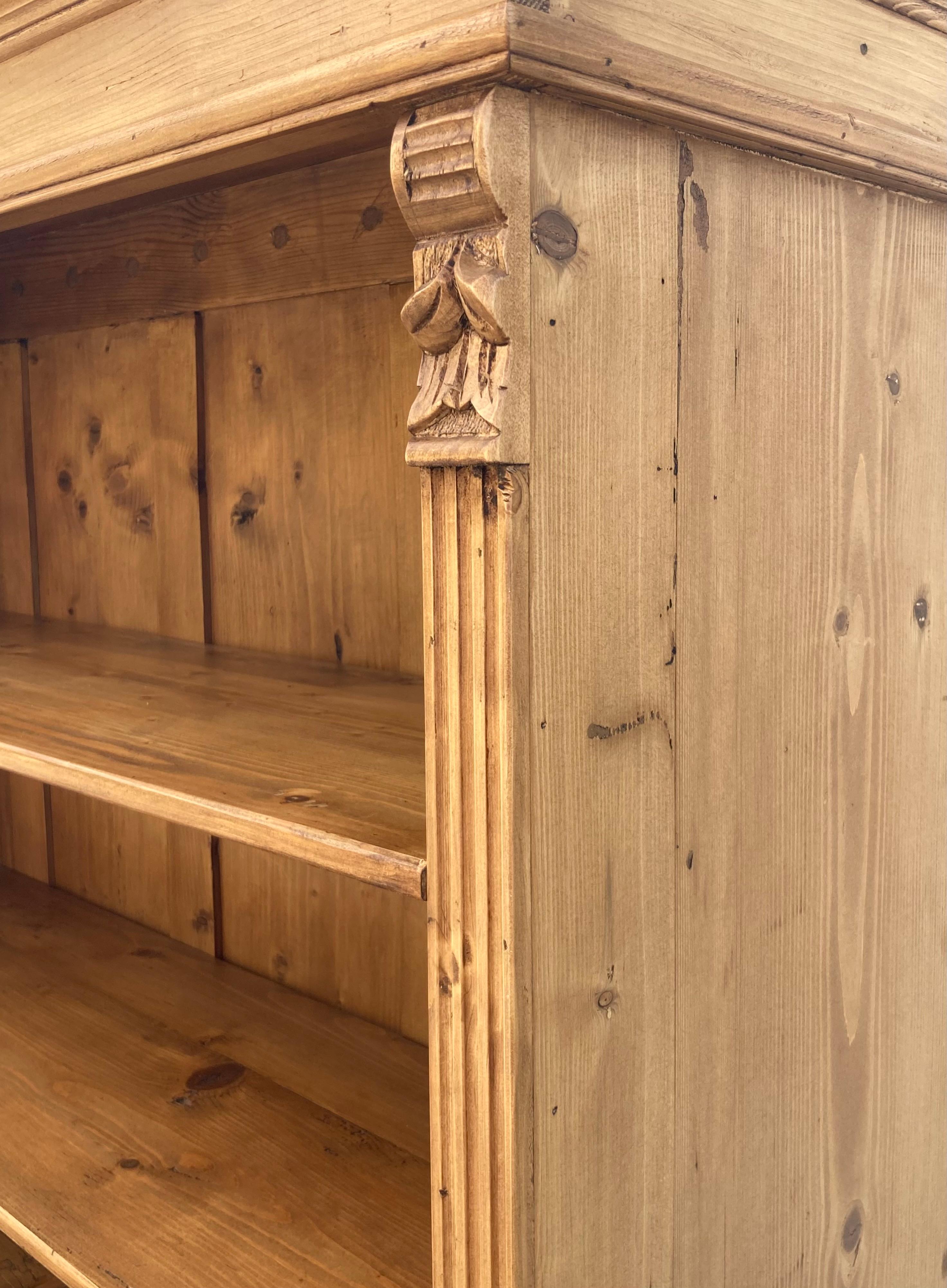 Néerlandais Bibliothèque en pin avec portes de Vintage Armoire en vente