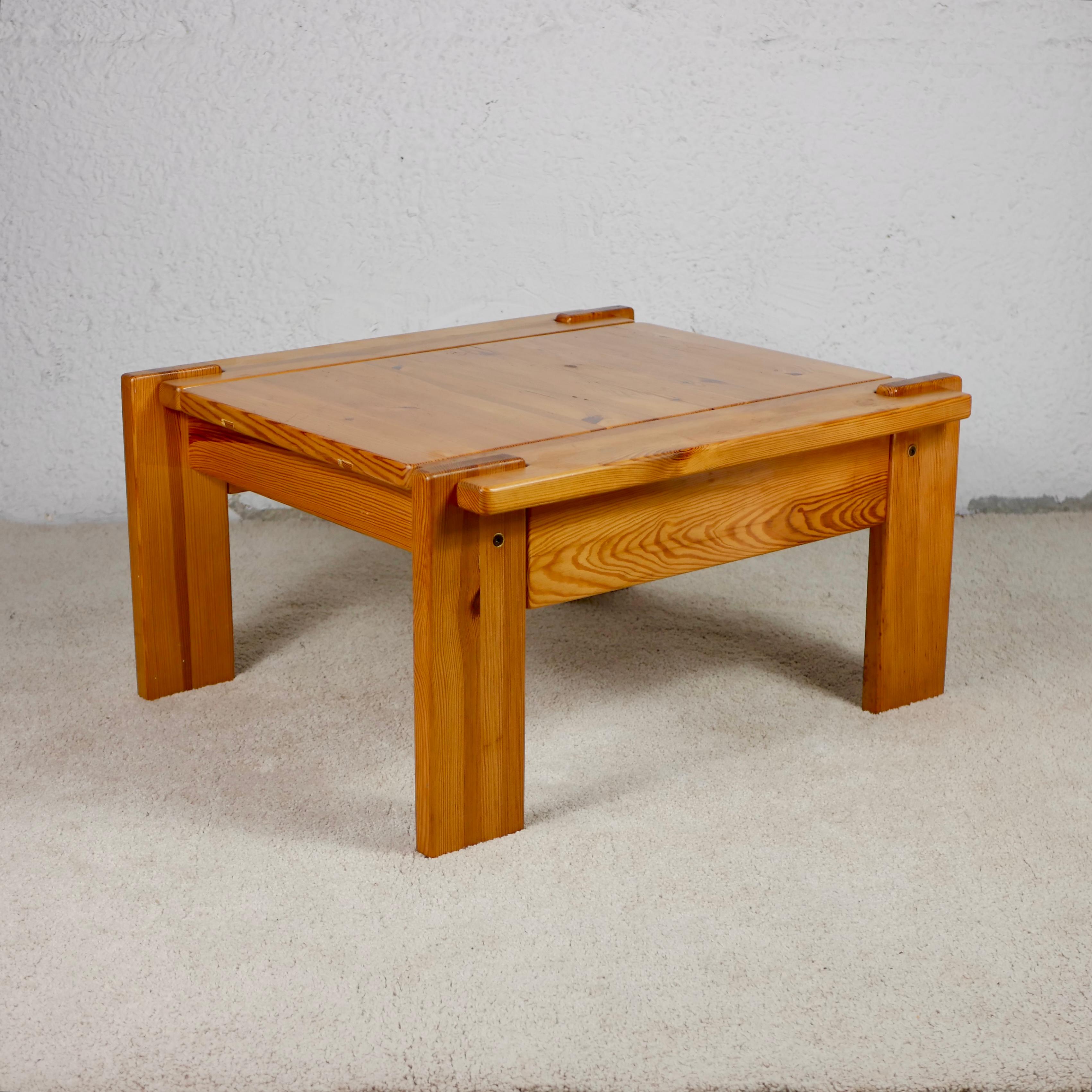 Pine Brutalist Coffee Table from Maison Regain, France, 1980s In Good Condition In LYON, FR