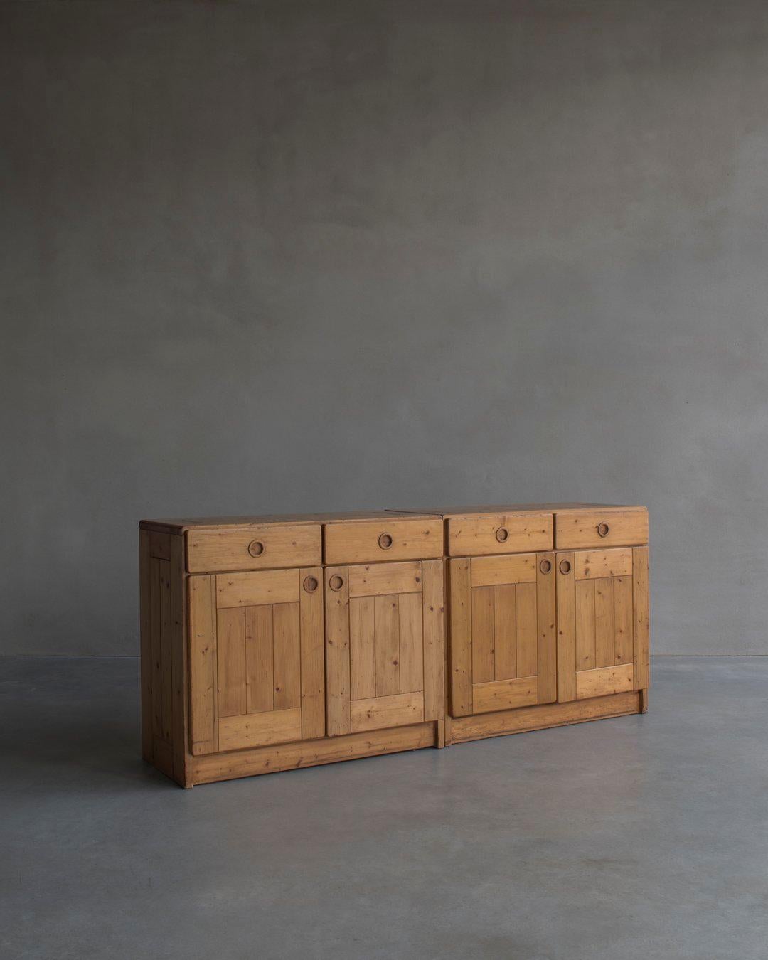 Pine Cabinet by Charlotte Perriand from Les Arcs Mid-Century Modern In Good Condition In Hasselt, VLI